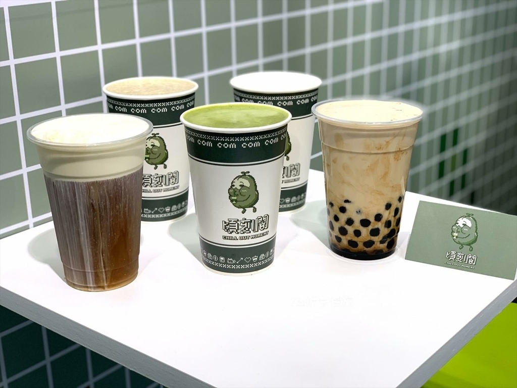 【士林飲料】頃刻間-綠豆沙牛奶專賣｜懷舊像素風裝潢，喝不一樣