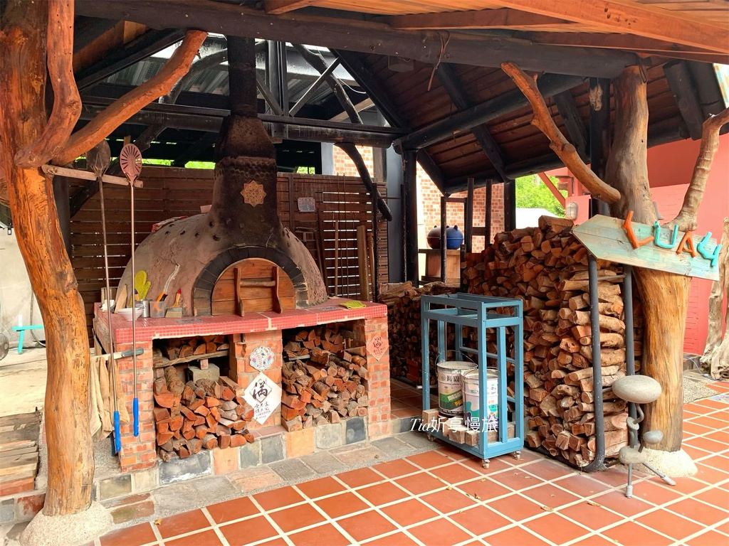 【新竹香山美食】柴寮披薩 Luau pizza｜異國鄉村風窯