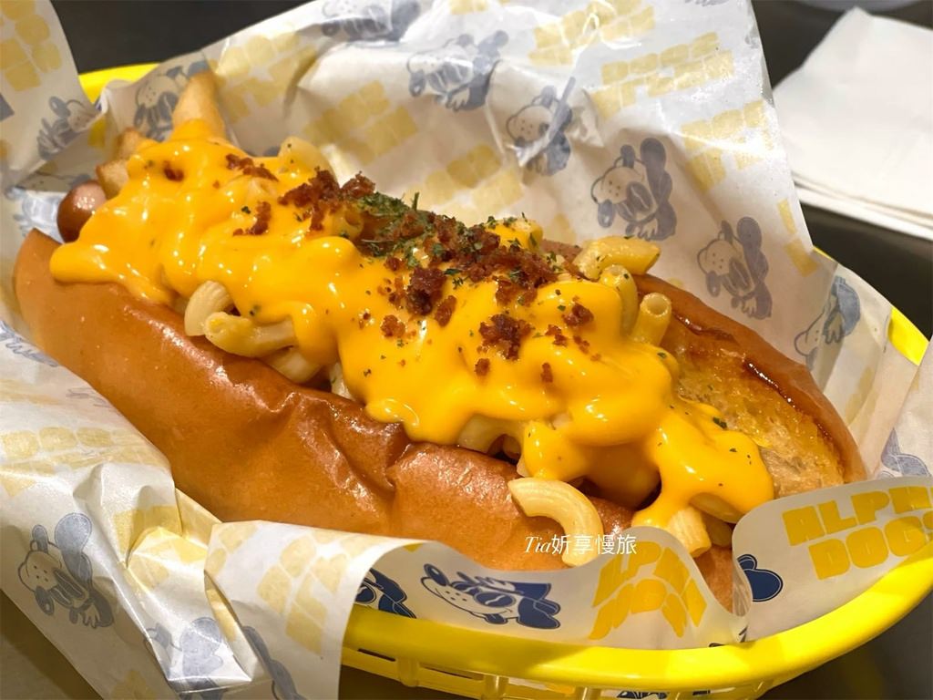 【中山美食】ALPHA DOGS｜赤峰街二樓美式熱狗堡，空間