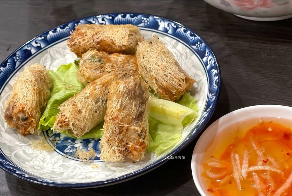 ​​​​【信義區美食】越南小吃｜福德街上平價美味越式料理，炸