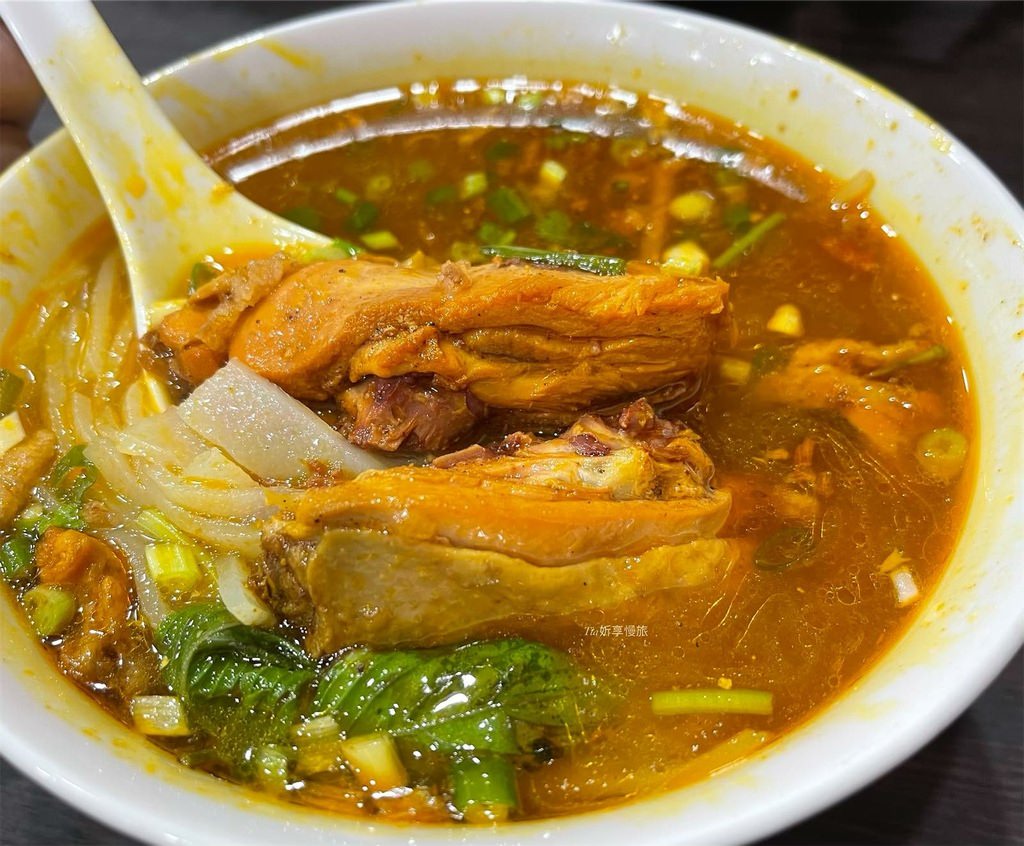 ​​​​【信義區美食】越南小吃｜福德街上平價美味越式料理，炸