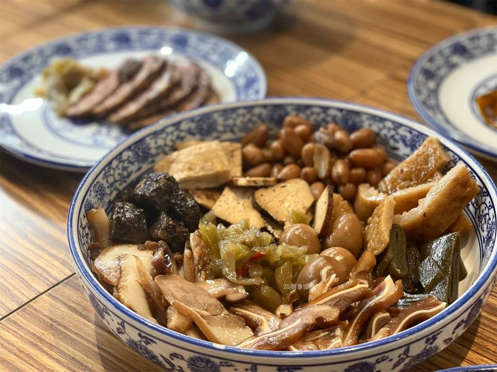 【蘆洲美食】豐雞號｜蘆洲超人氣港式料理便當，港式油雞、滷味選