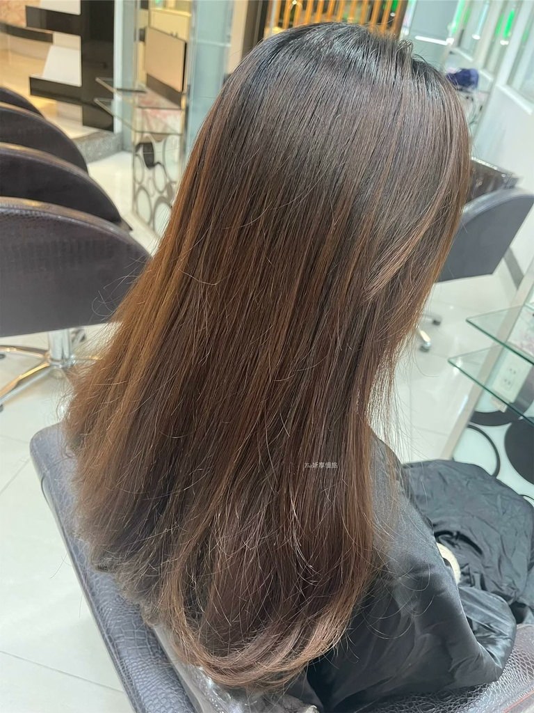 【板橋染髮】Ilnsist's Hair Salon｜長髮女