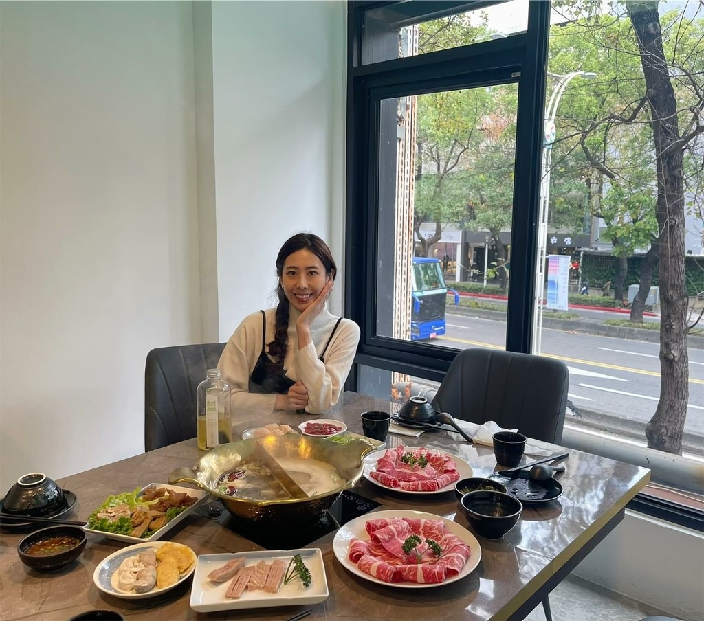 【中山美食】九寨十鍋｜酸菜魚、新鮮海鮮高級火鍋推薦，還有20