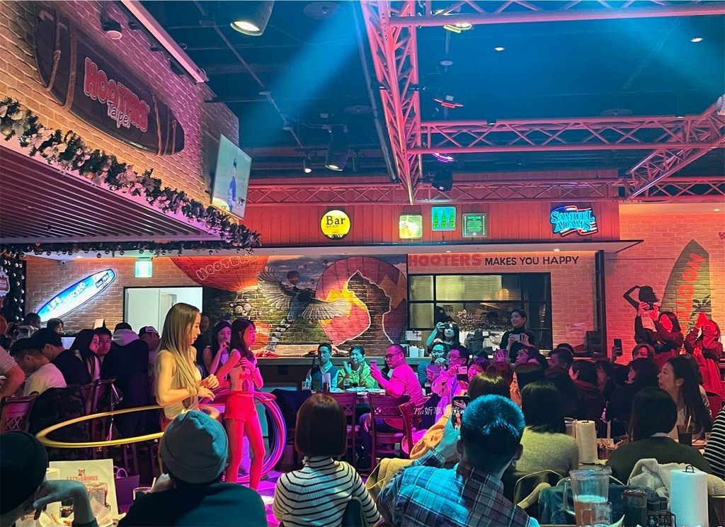 【信義區美食】Hooters美式餐廳 信義店 | 信義A13