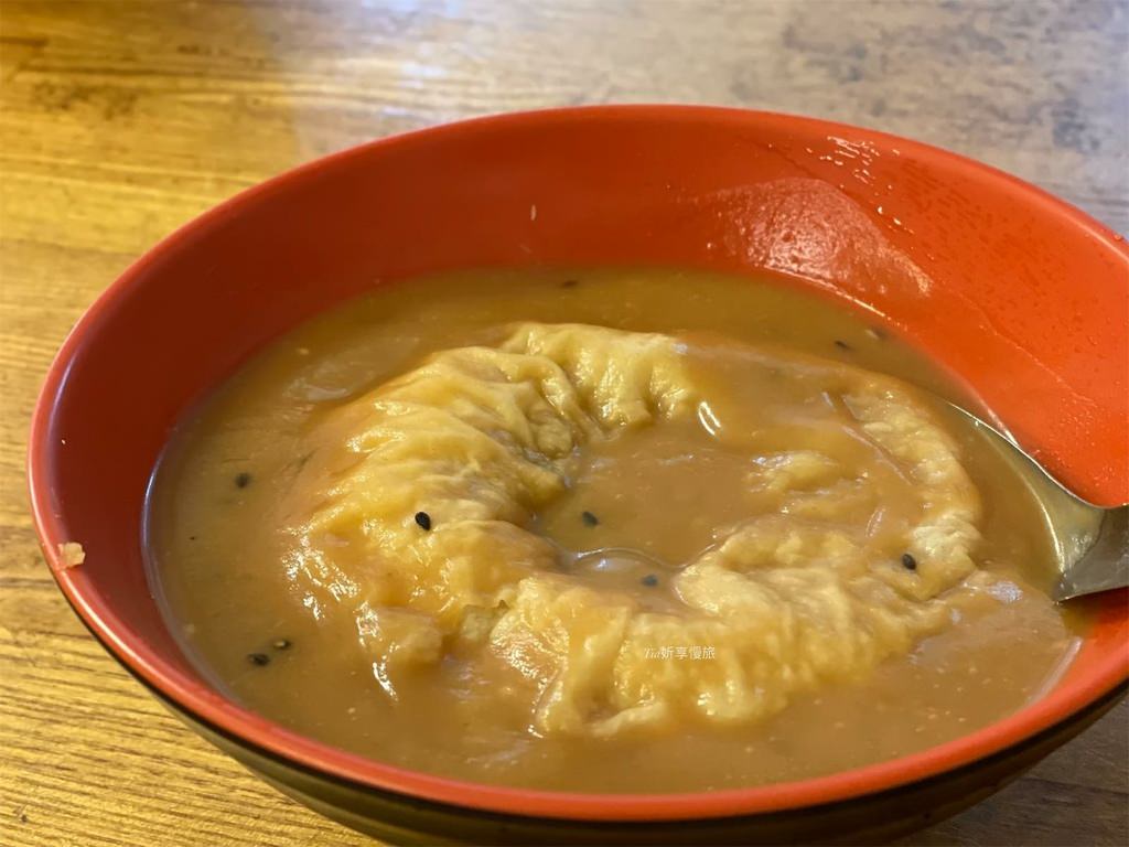 【平溪美食】平溪古早味麵茶｜平溪老街上的麵茶店，麵茶湯加油條