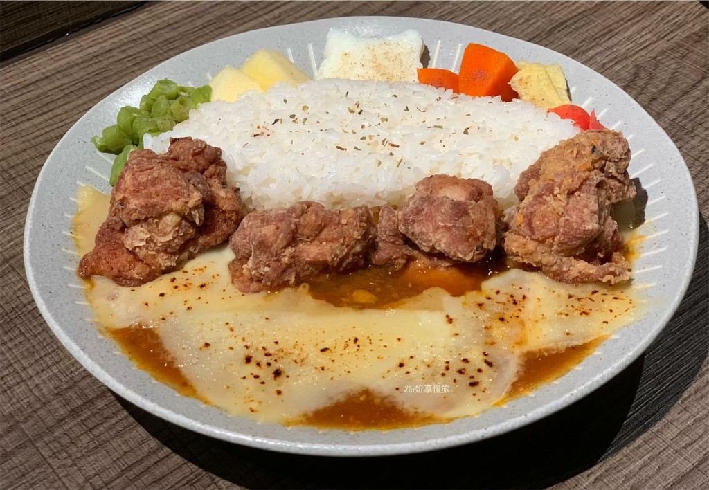 【三重美食】樂窩咖哩｜三重巷內美味香料咖哩，推薦豬排咖哩飯 