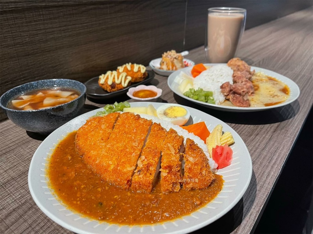 【三重美食】樂窩咖哩｜三重巷內美味香料咖哩，推薦豬排咖哩飯 