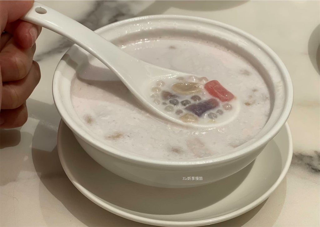 【士林區美食】典華雅聚 | 一鴨二吃，片皮鴨、櫻桃鴨壽司配粵