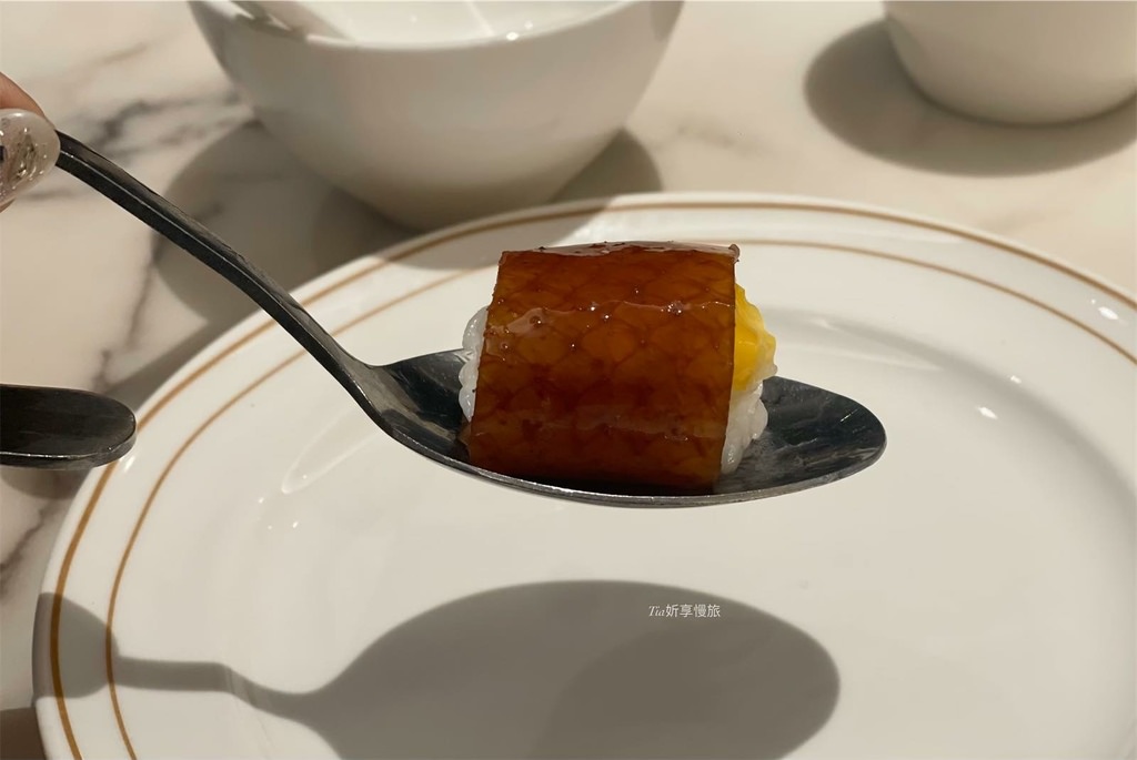【士林區美食】典華雅聚 | 一鴨二吃，片皮鴨、櫻桃鴨壽司配粵