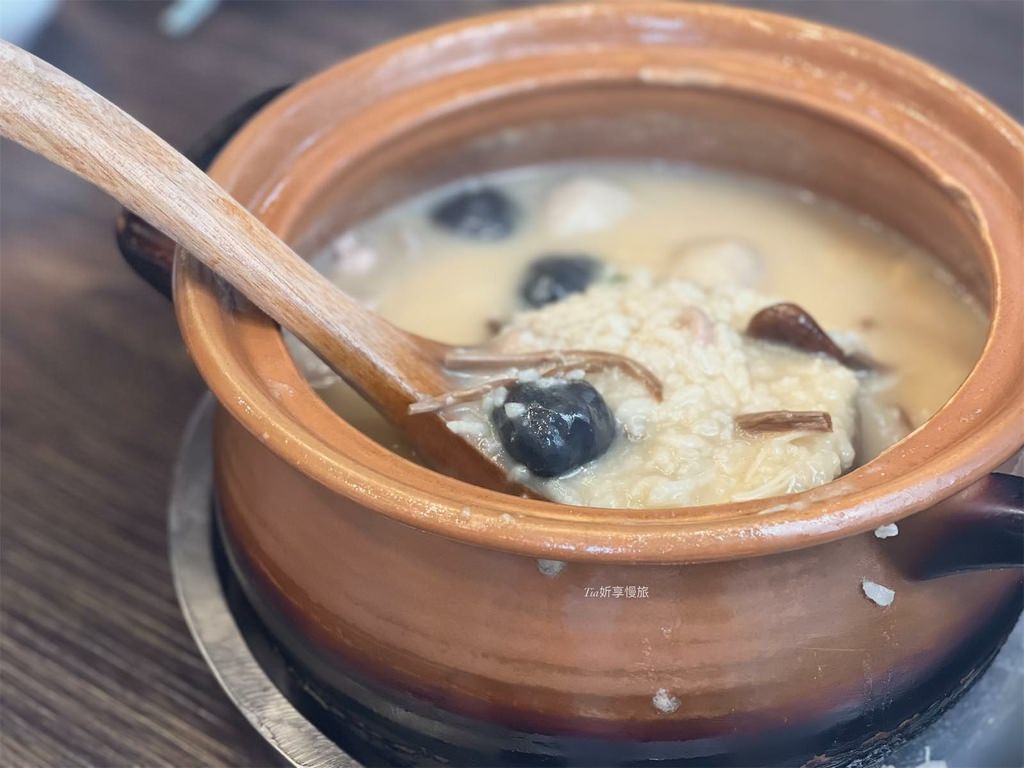 【板橋美食】六必居潮州一品沙鍋粥｜久久沒吃會想念的砂鍋粥（文