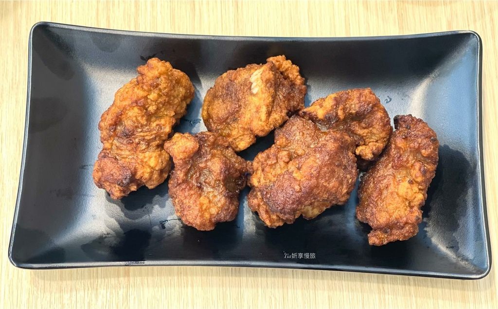 【蘆洲區美食】侯黑鍋物｜六種酸菜湯底主題火鍋店，排骨酥、豆沙