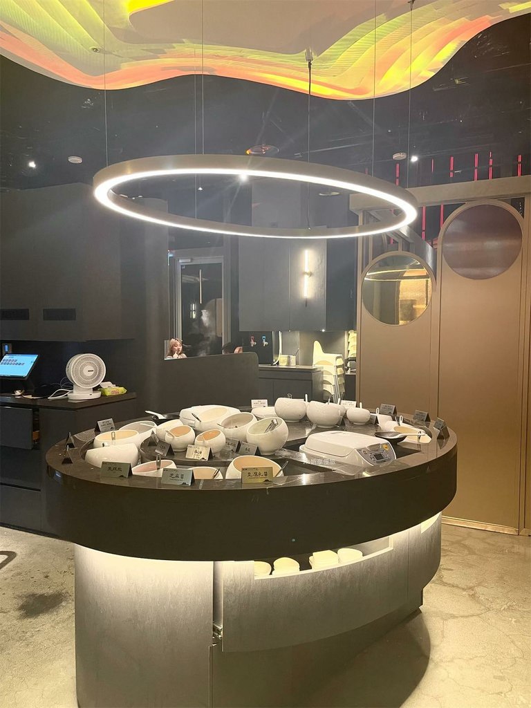 【信義區美食】岩漿火鍋 微風信義店｜信義區有包廂特色岩漿火鍋