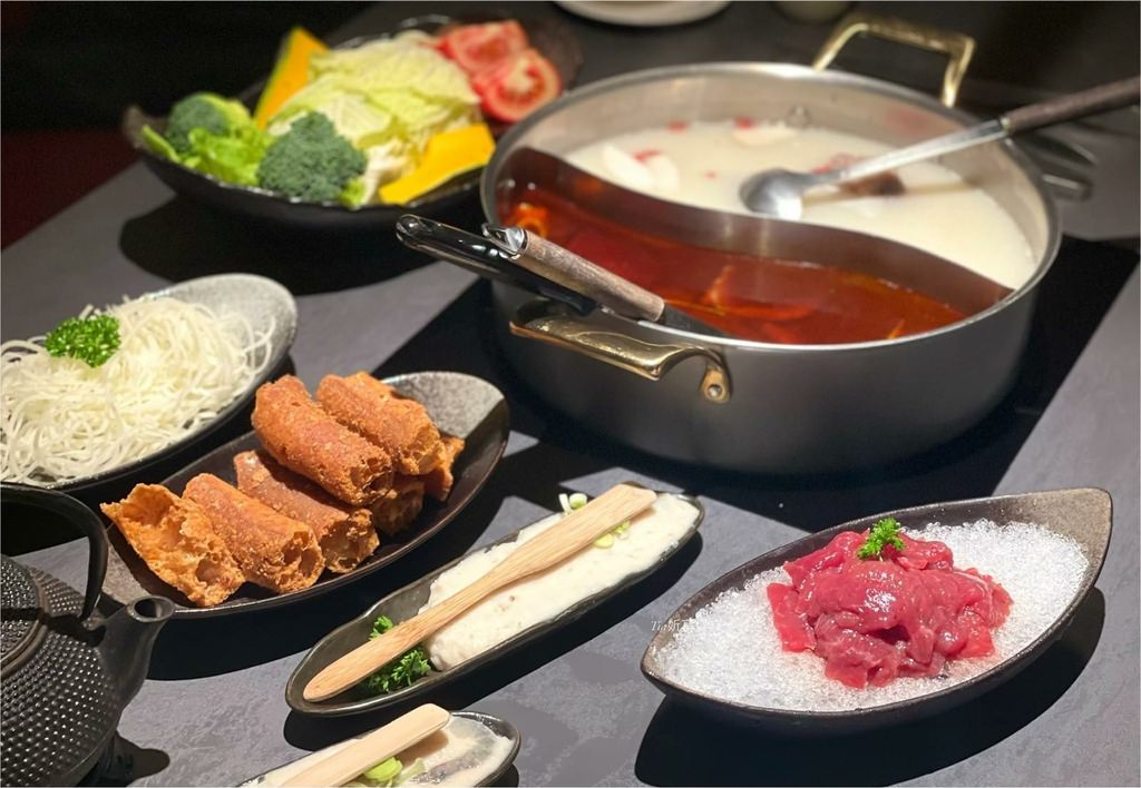 【信義區美食】岩漿火鍋 微風信義店｜信義區有包廂特色岩漿火鍋