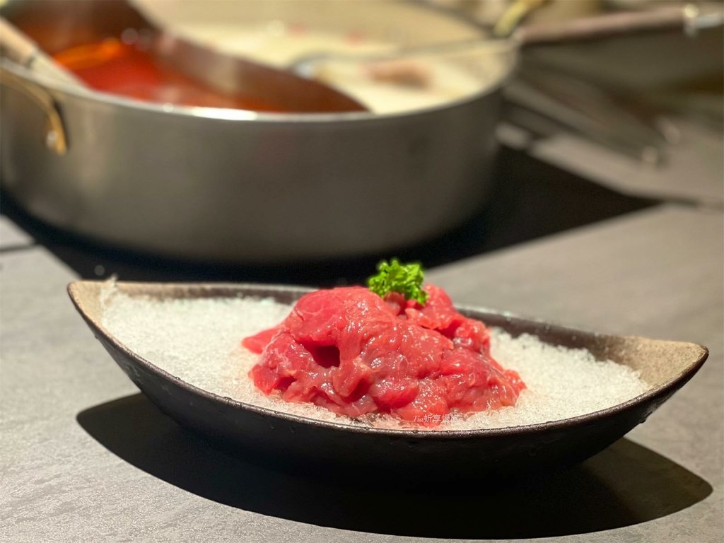 【信義區美食】岩漿火鍋 微風信義店｜信義區有包廂特色岩漿火鍋