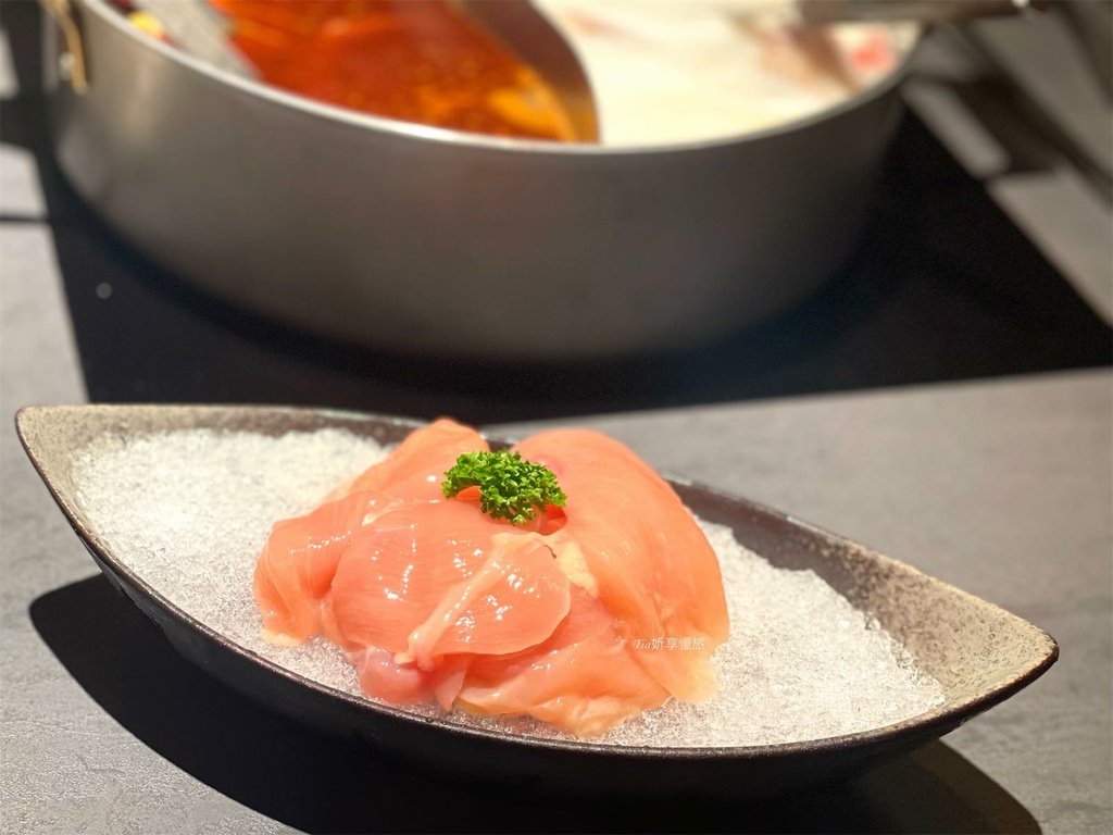 【信義區美食】岩漿火鍋 微風信義店｜信義區有包廂特色岩漿火鍋
