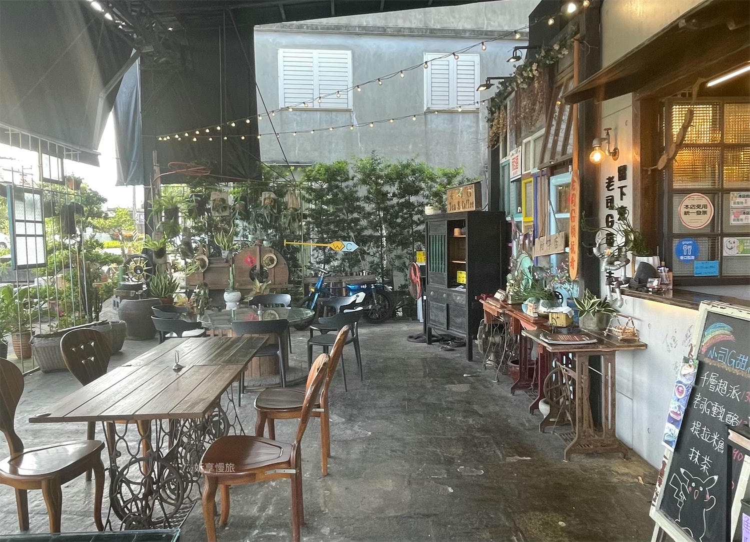 宜蘭冬山戶外咖啡廳|老司G Tea&Coffee景觀玻璃屋親子餐廳低消$100!溜滑梯、盪鞦韆和餵魚都有 - 第5張圖 宜蘭冬山戶外咖啡廳|老司G Tea&Coffee景觀玻璃屋親子餐廳低消$100!溜滑梯、盪鞦韆和餵魚都有