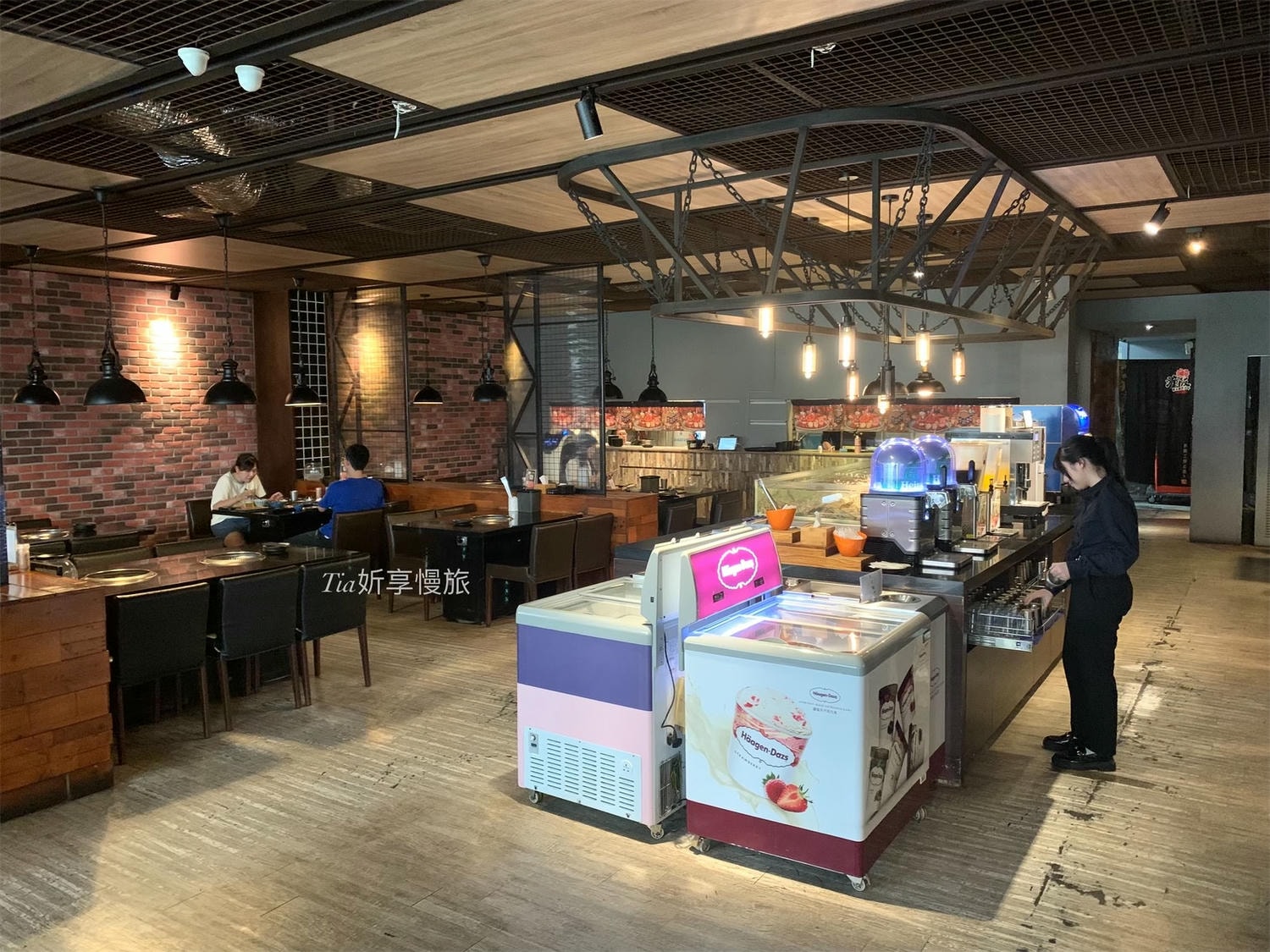 潼阪帝王蟹黑毛牛頂級燒烤|台中文心路美食不限時燒烤,A5和牛、活體泰國蝦、海鮮專人代烤服務一吃上癮! - 第10張圖 潼阪帝王蟹黑毛牛頂級燒烤|台中文心路美食不限時燒烤,A5和牛、活體泰國蝦、海鮮專人代烤服務一吃上癮!