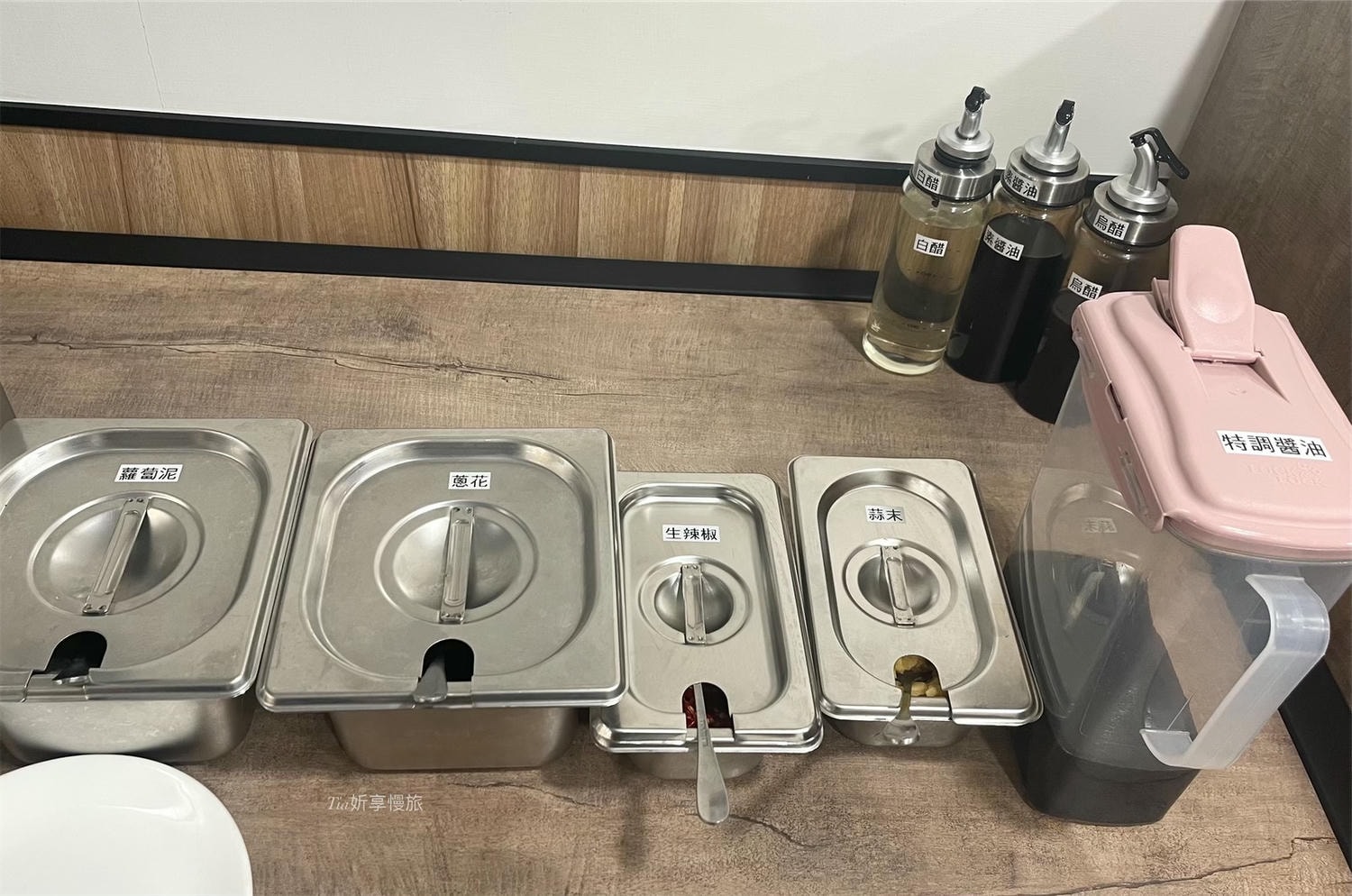 品湯。白色麻辣鍋專賣店|台北大安區小火鍋推薦,一人也能吃港式豬肚煲湯鍋,蔬菜盤還有鮮蝦! - 第3張圖 品湯。白色麻辣鍋專賣店|台北大安區小火鍋推薦,一人也能吃港式豬肚煲湯鍋,蔬菜盤還有鮮蝦!