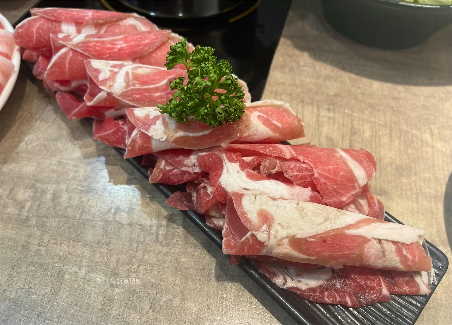 品湯。白色麻辣鍋專賣店|台北大安區小火鍋推薦,一人也能吃港式豬肚煲湯鍋,蔬菜盤還有鮮蝦! - 第8張圖 品湯。白色麻辣鍋專賣店|台北大安區小火鍋推薦,一人也能吃港式豬肚煲湯鍋,蔬菜盤還有鮮蝦!