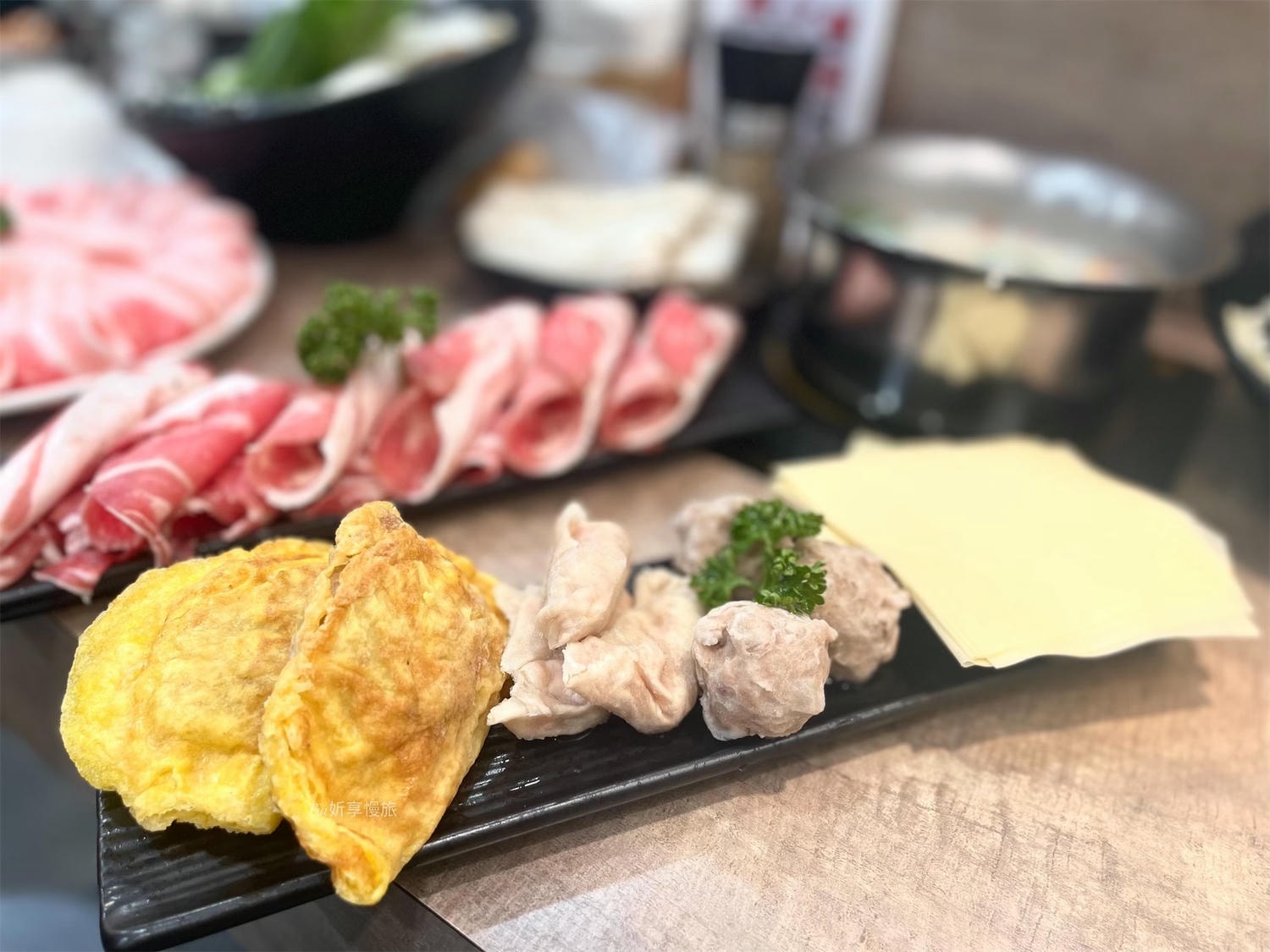 品湯。白色麻辣鍋專賣店|台北大安區小火鍋推薦,一人也能吃港式豬肚煲湯鍋,蔬菜盤還有鮮蝦! - 第9張圖 品湯。白色麻辣鍋專賣店|台北大安區小火鍋推薦,一人也能吃港式豬肚煲湯鍋,蔬菜盤還有鮮蝦!