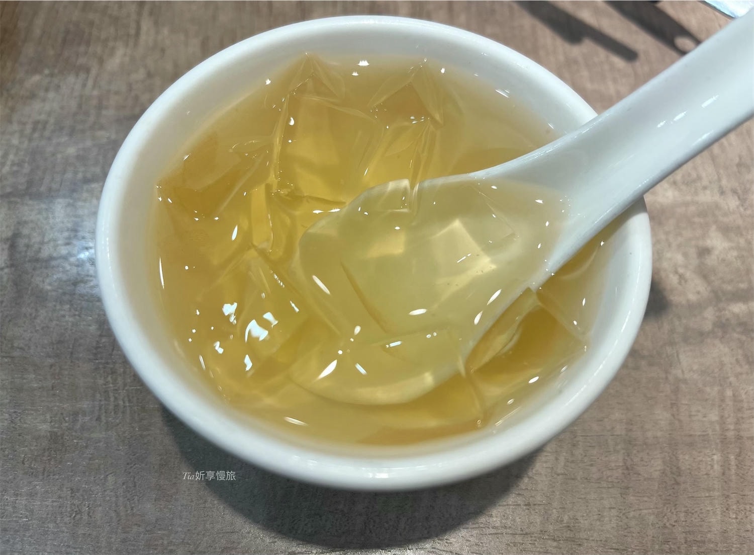 品湯。白色麻辣鍋專賣店|台北大安區小火鍋推薦,一人也能吃港式豬肚煲湯鍋,蔬菜盤還有鮮蝦! - 第10張圖 品湯。白色麻辣鍋專賣店|台北大安區小火鍋推薦,一人也能吃港式豬肚煲湯鍋,蔬菜盤還有鮮蝦!