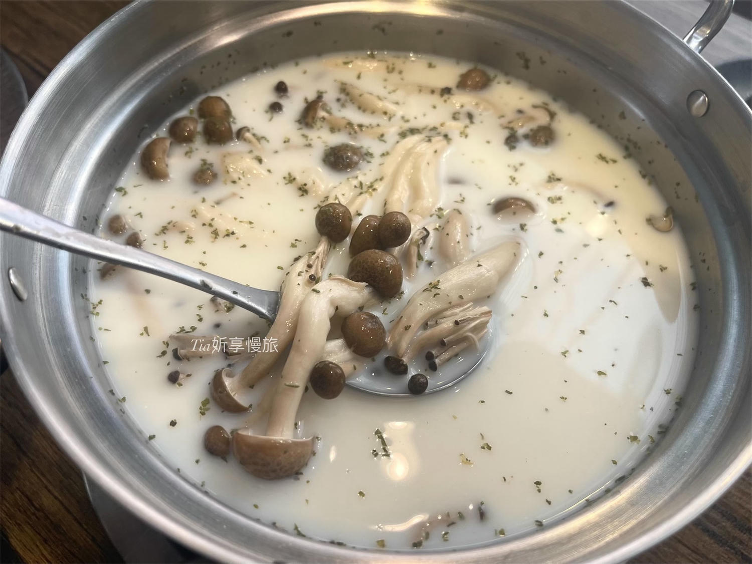 饗鍋物料理｜台中美食西屯火鍋火烤兩吃推薦，銅盤烤肉、蔬菜吃到飽配調酒超享受（含菜單）