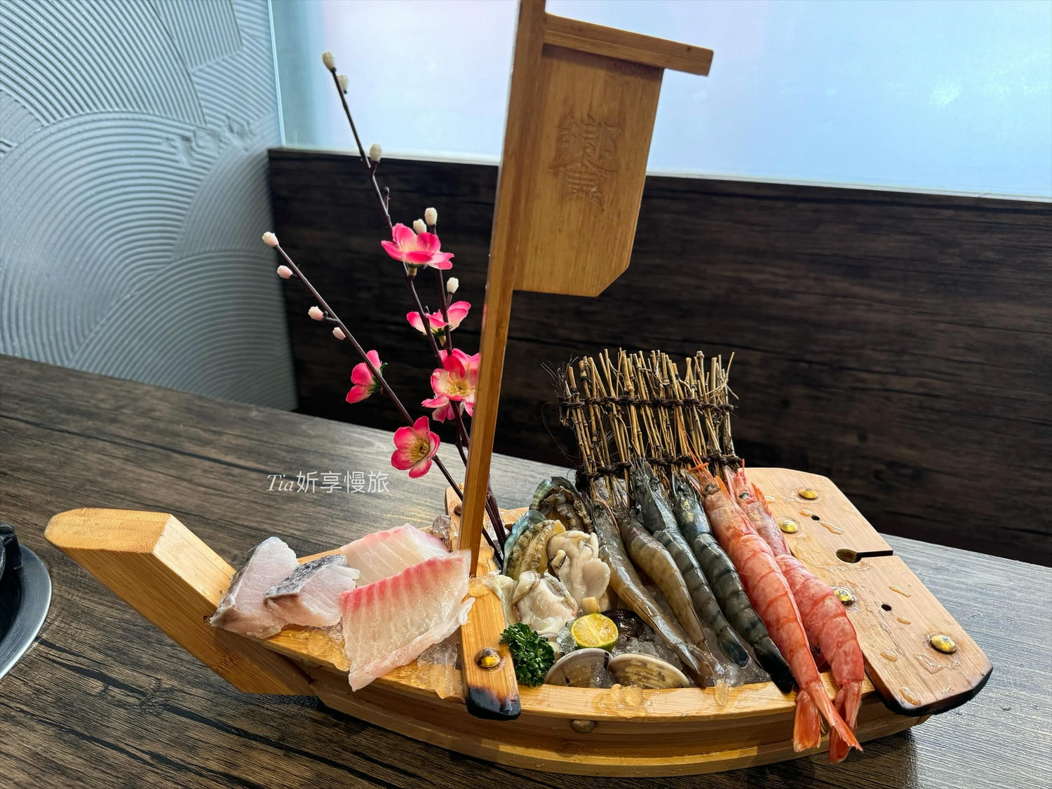 饗鍋物料理｜台中美食西屯火鍋火烤兩吃推薦，銅盤烤肉、蔬菜吃到飽配調酒超享受（含菜單）