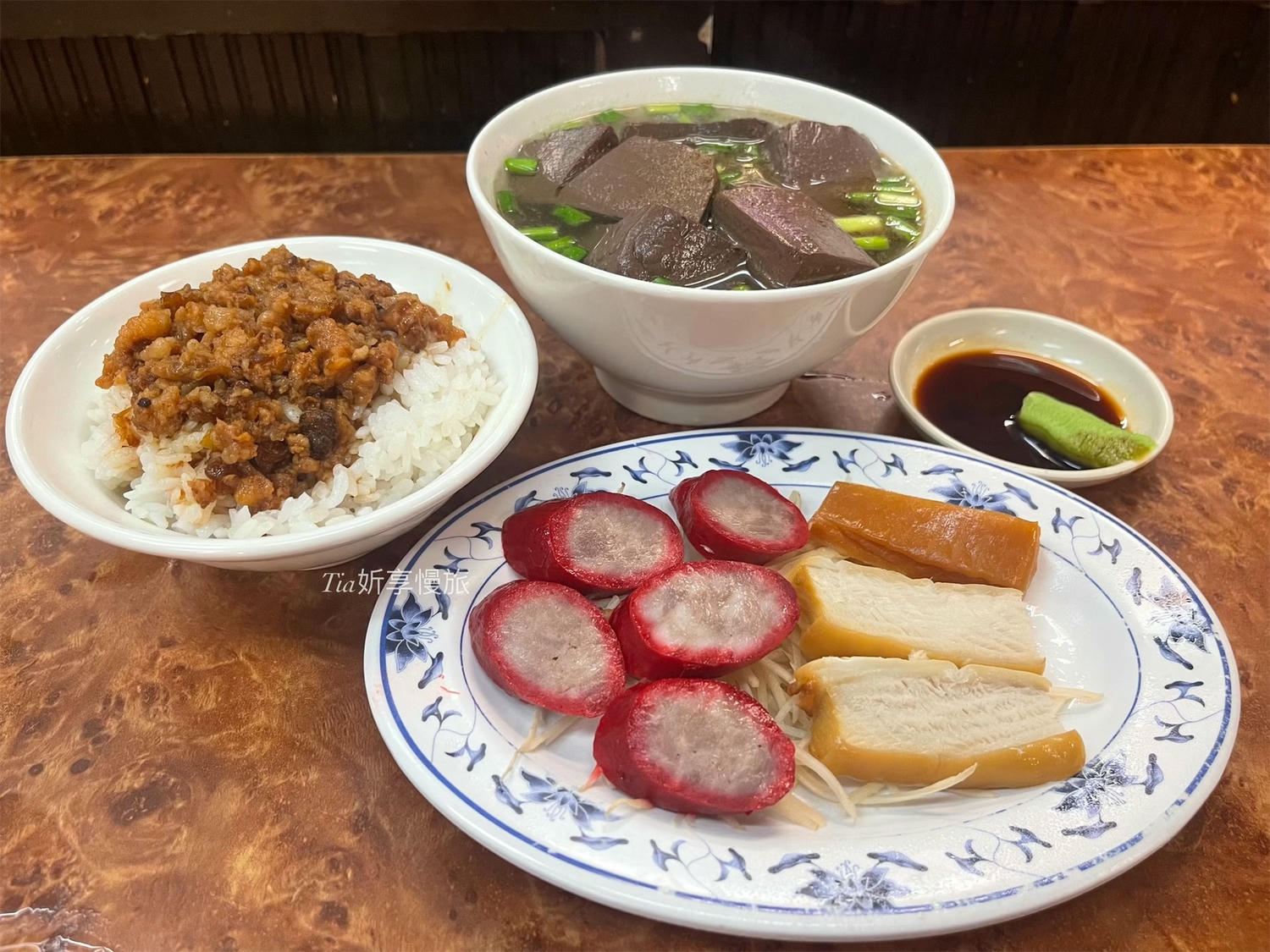 萬華小吃推薦|李記宜蘭肉焿&特殊口味豬血湯 加醃梅的魯肉飯和料多豬血湯(含菜單) - 第6張圖 萬華小吃推薦|李記宜蘭肉焿&特殊口味豬血湯 加醃梅的魯肉飯和料多豬血湯(含菜單)