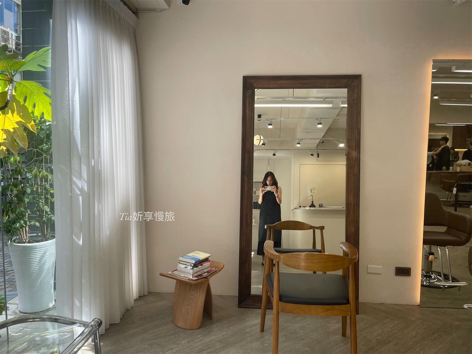 蘊 YUN SALON 中山店|中山護髮髮廊推薦,寬敞落地窗空間黑曜光護髮(含價格) - 第13張圖 蘊 YUN SALON 中山店|中山護髮髮廊推薦,寬敞落地窗空間黑曜光護髮(含價格)