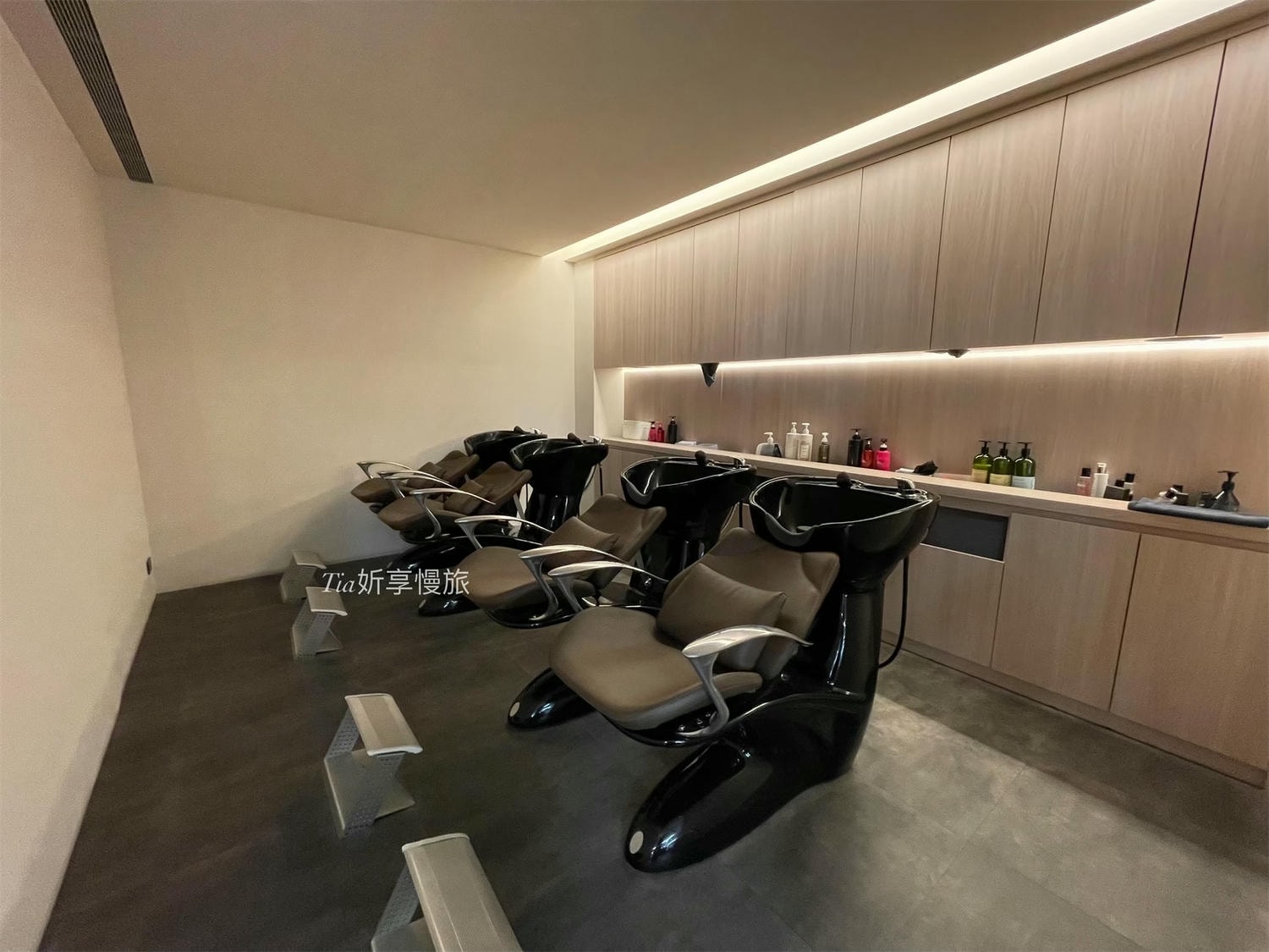 蘊 YUN SALON 中山店|中山護髮髮廊推薦,寬敞落地窗空間黑曜光護髮(含價格) - 第5張圖 蘊 YUN SALON 中山店|中山護髮髮廊推薦,寬敞落地窗空間黑曜光護髮(含價格)