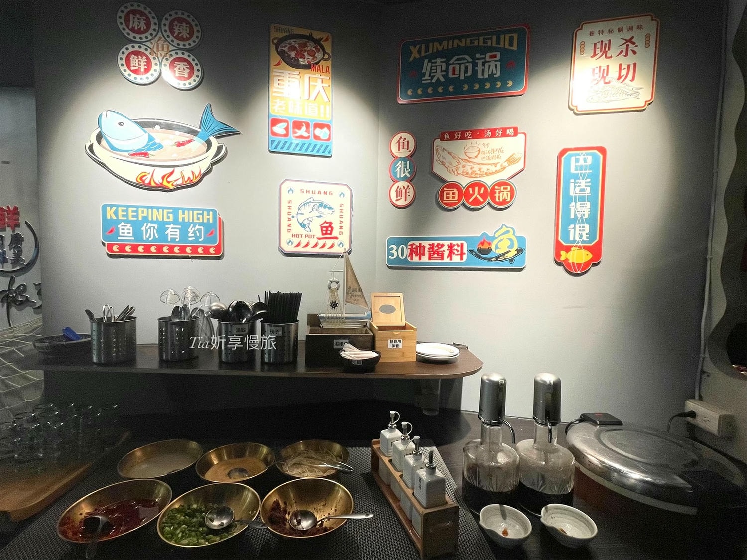謀魚蝦也蠔南港店｜台北南港浮誇系美食餐廳，生蠔比手大！水煮魚火山龍骨深夜美食，壽星送生魚片摩天輪（評價/菜單）