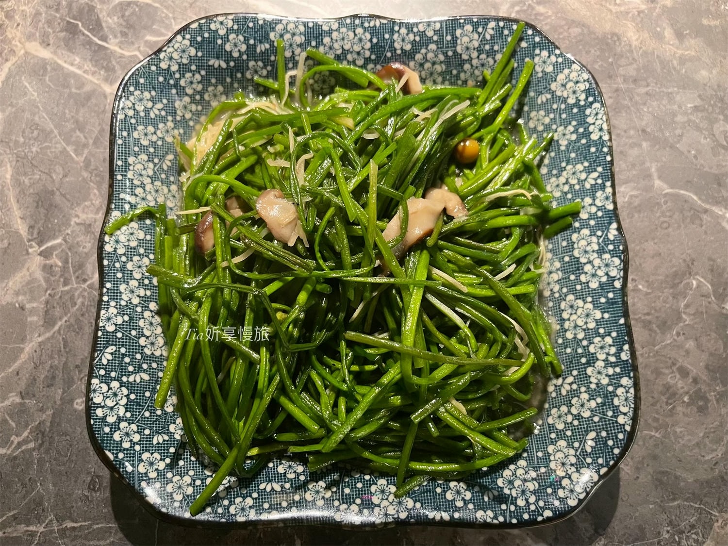 謀魚蝦也蠔南港店｜台北南港浮誇系美食餐廳，生蠔比手大！水煮魚火山龍骨深夜美食，壽星送生魚片摩天輪（評價/菜單）