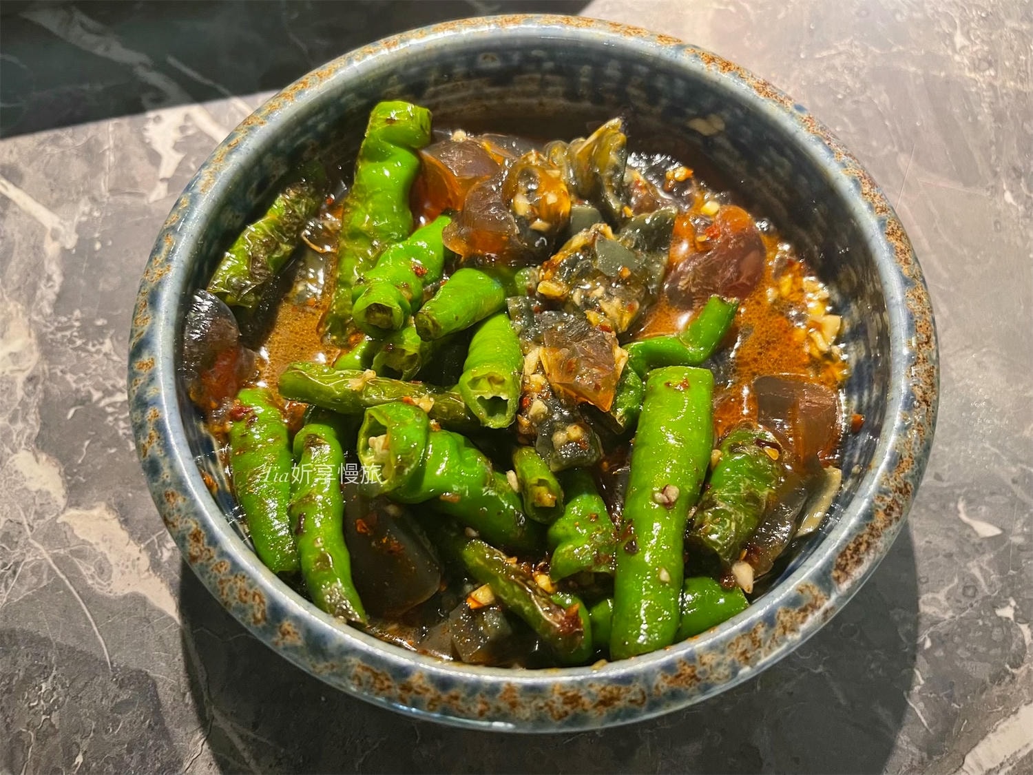 謀魚蝦也蠔南港店｜台北南港浮誇系美食餐廳，生蠔比手大！水煮魚火山龍骨深夜美食，壽星送生魚片摩天輪（評價/菜單）