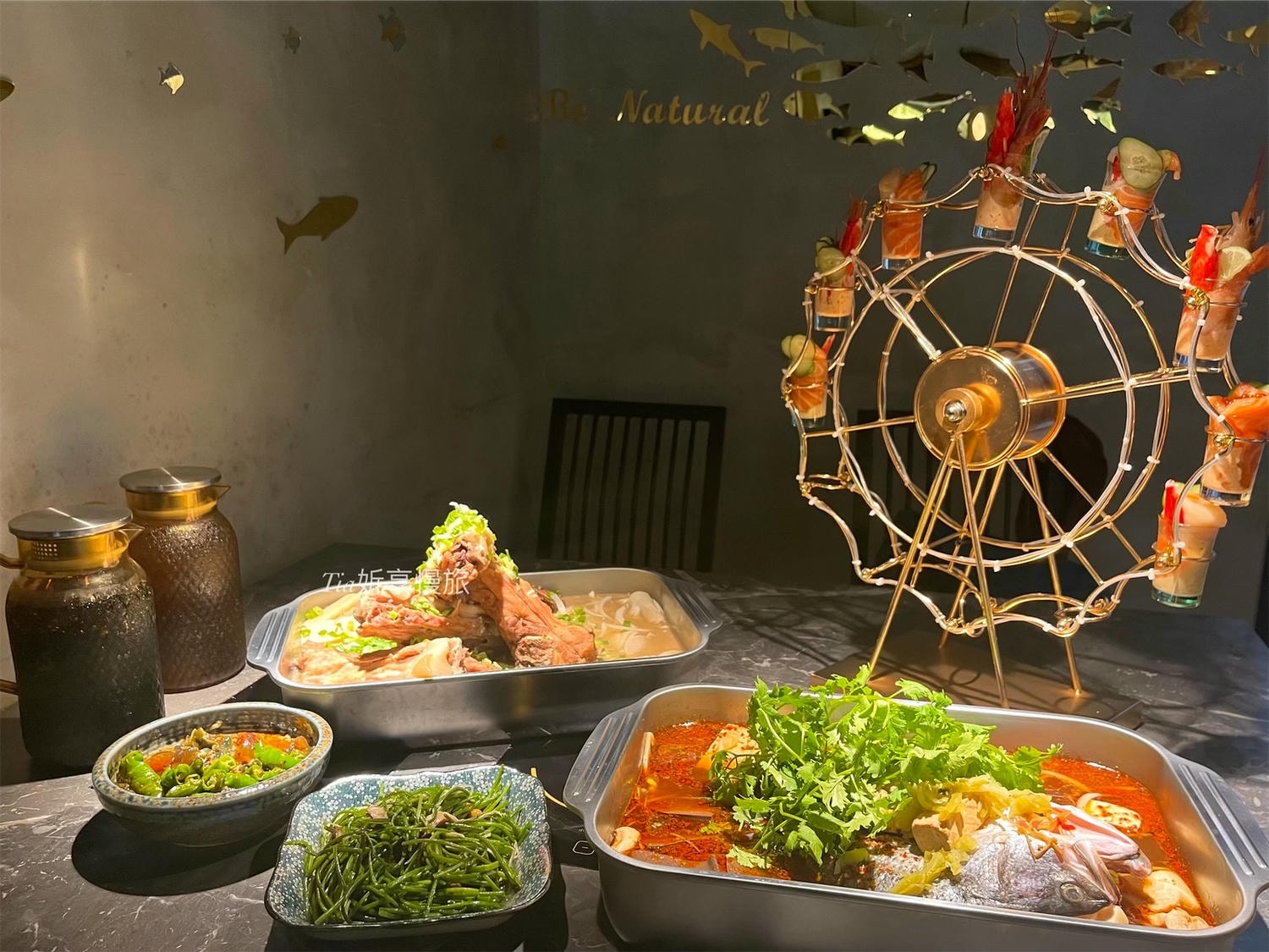 謀魚蝦也蠔南港店｜台北南港浮誇系美食餐廳，生蠔比手大！水煮魚火山龍骨深夜美食，壽星送生魚片摩天輪（評價/菜單）