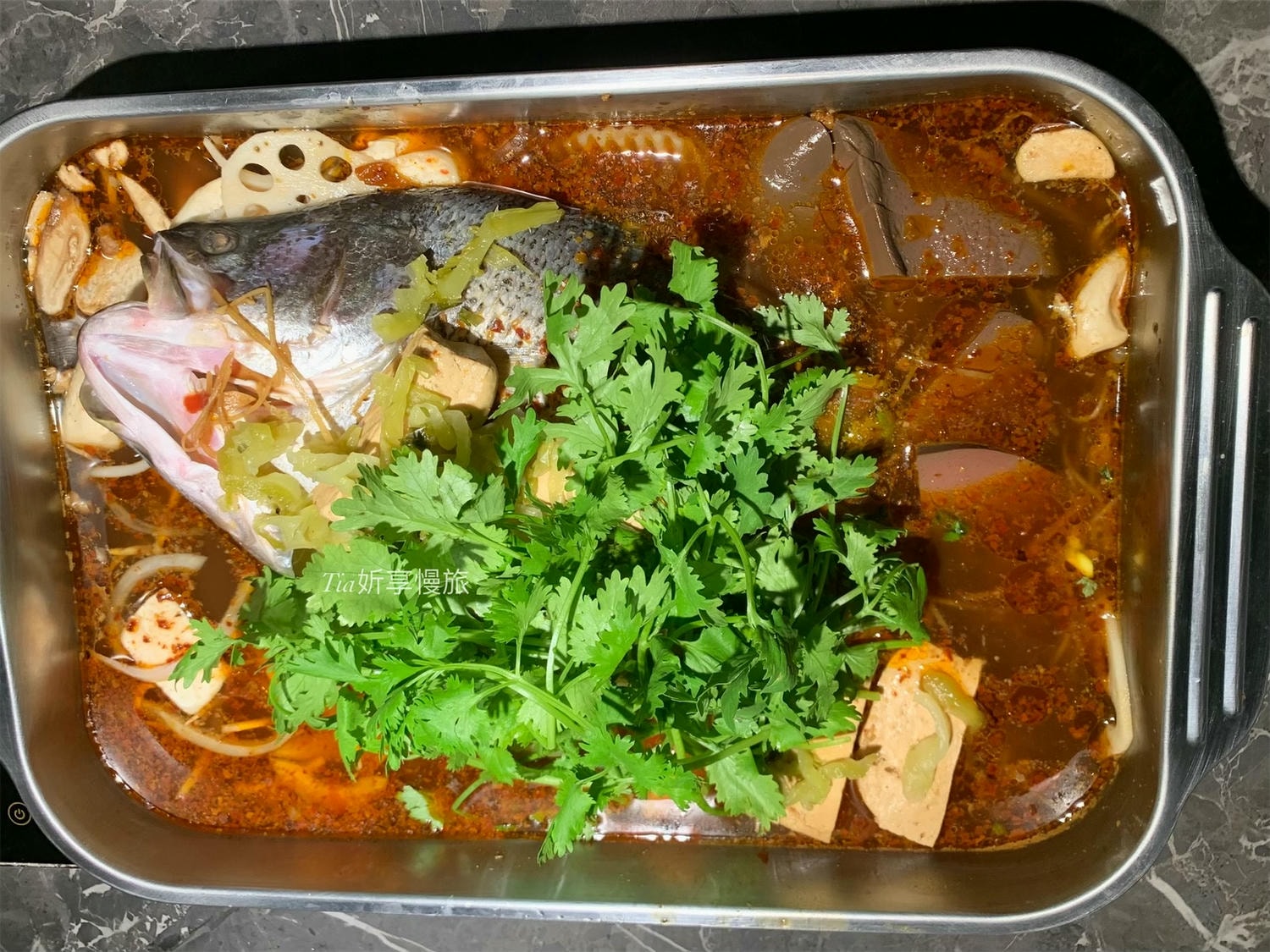謀魚蝦也蠔南港店｜台北南港浮誇系美食餐廳，生蠔比手大！水煮魚火山龍骨深夜美食，壽星送生魚片摩天輪（評價/菜單）