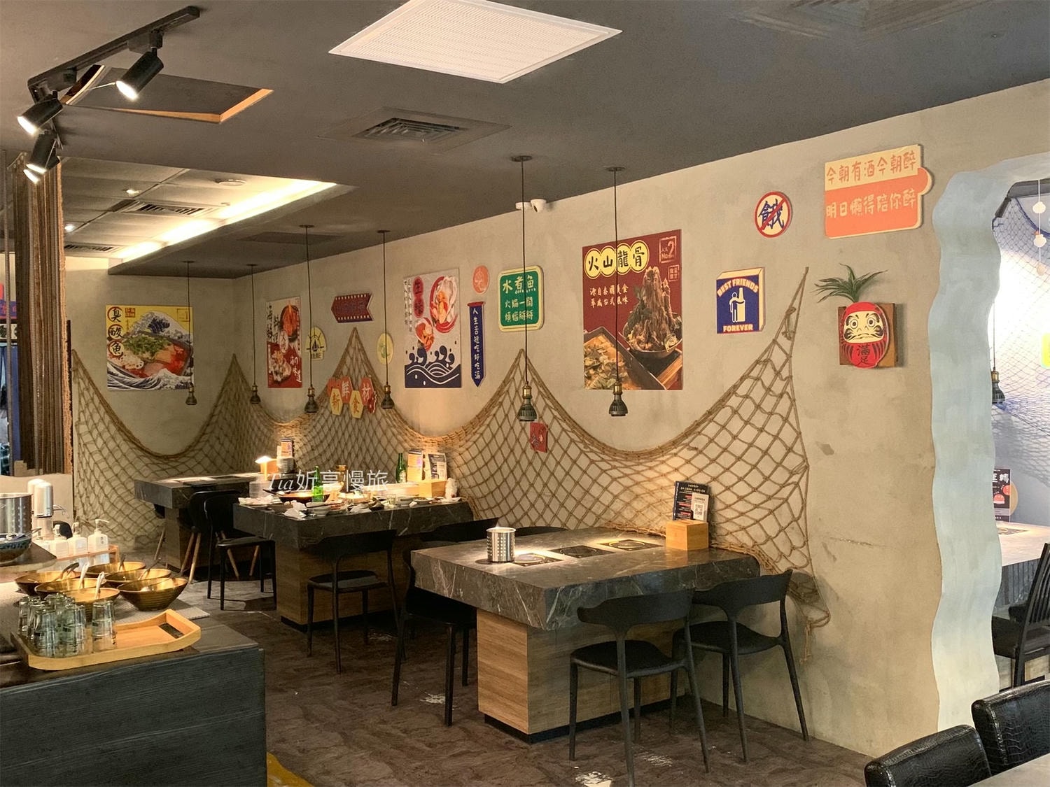 謀魚蝦也蠔南港店｜台北南港浮誇系美食餐廳，生蠔比手大！水煮魚火山龍骨深夜美食，壽星送生魚片摩天輪（評價/菜單）