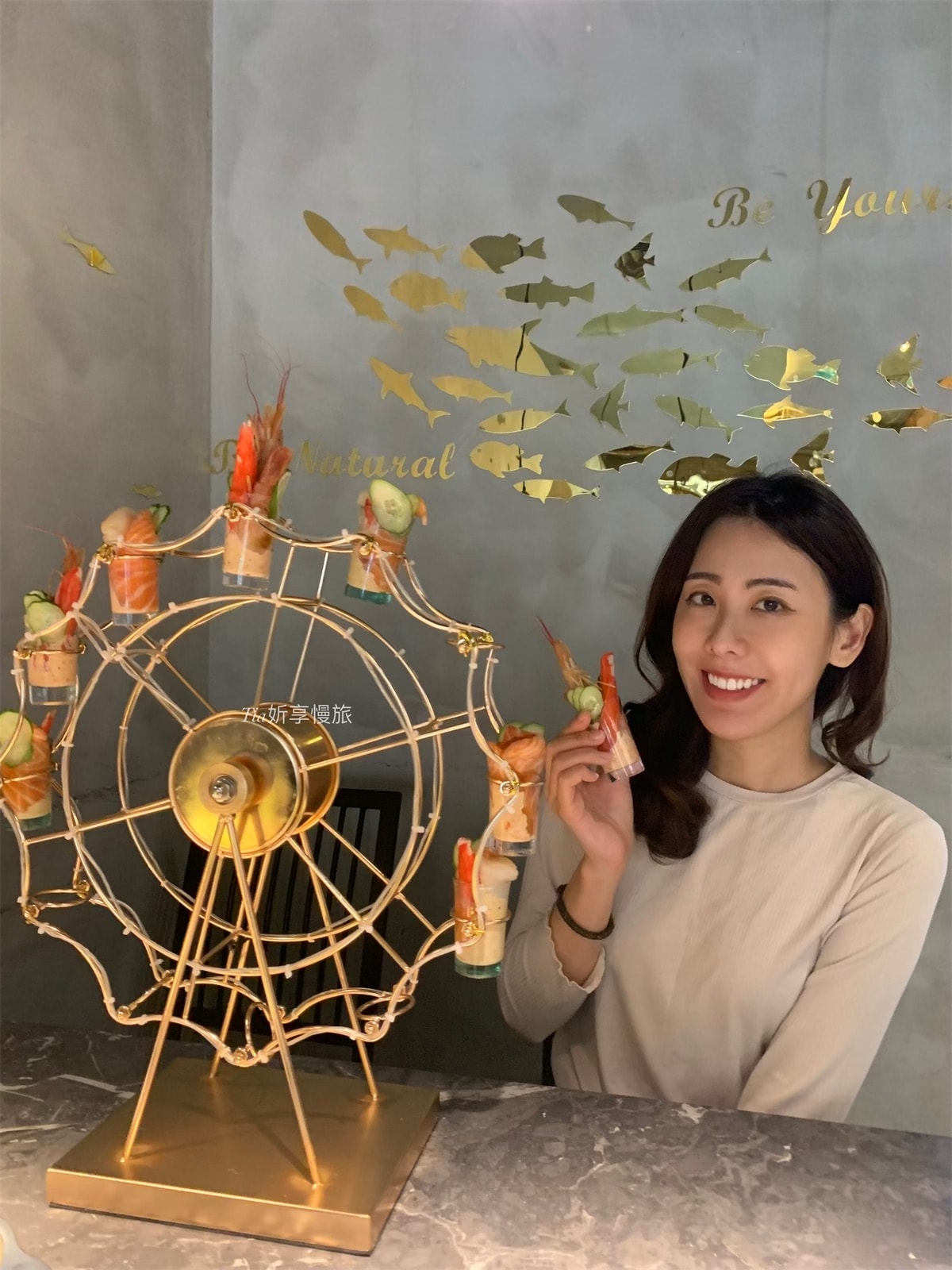 謀魚蝦也蠔南港店｜台北南港浮誇系美食餐廳，生蠔比手大！水煮魚火山龍骨深夜美食，壽星送生魚片摩天輪（評價/菜單）