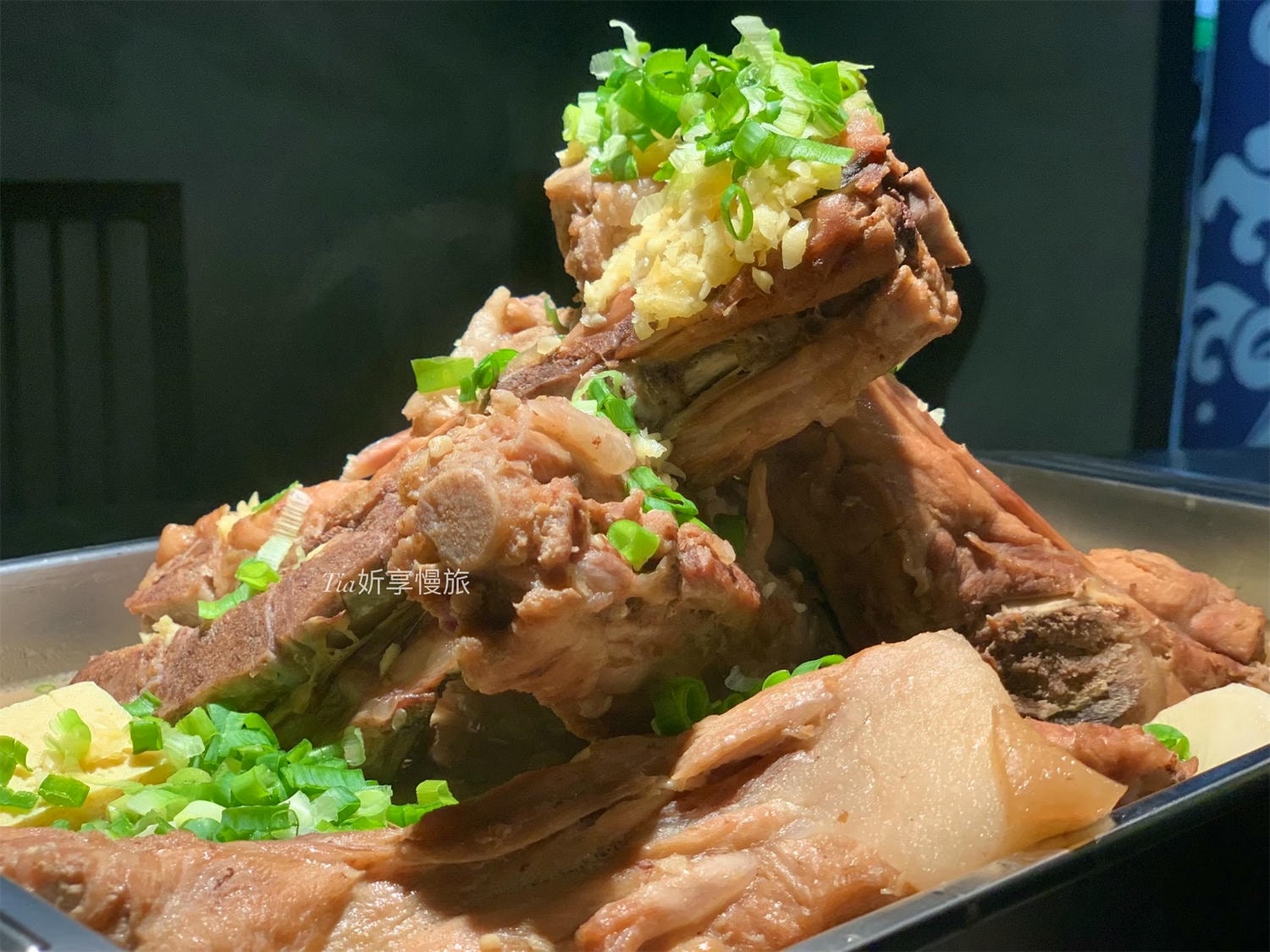 謀魚蝦也蠔南港店｜台北南港浮誇系美食餐廳，生蠔比手大！水煮魚火山龍骨深夜美食，壽星送生魚片摩天輪（評價/菜單）