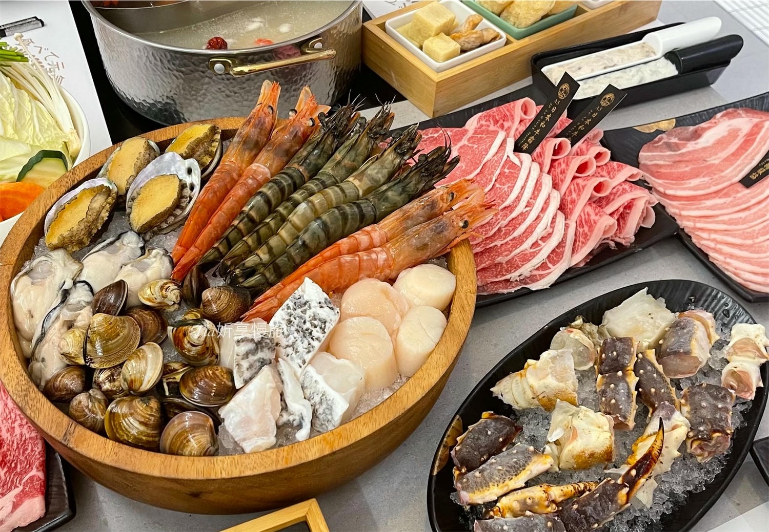 極鶴和牛鍋物 仁愛旗艦店｜台北大安區和牛火鍋吃到飽，仁愛圓環A5和牛現點現切，近百種食材任吃！