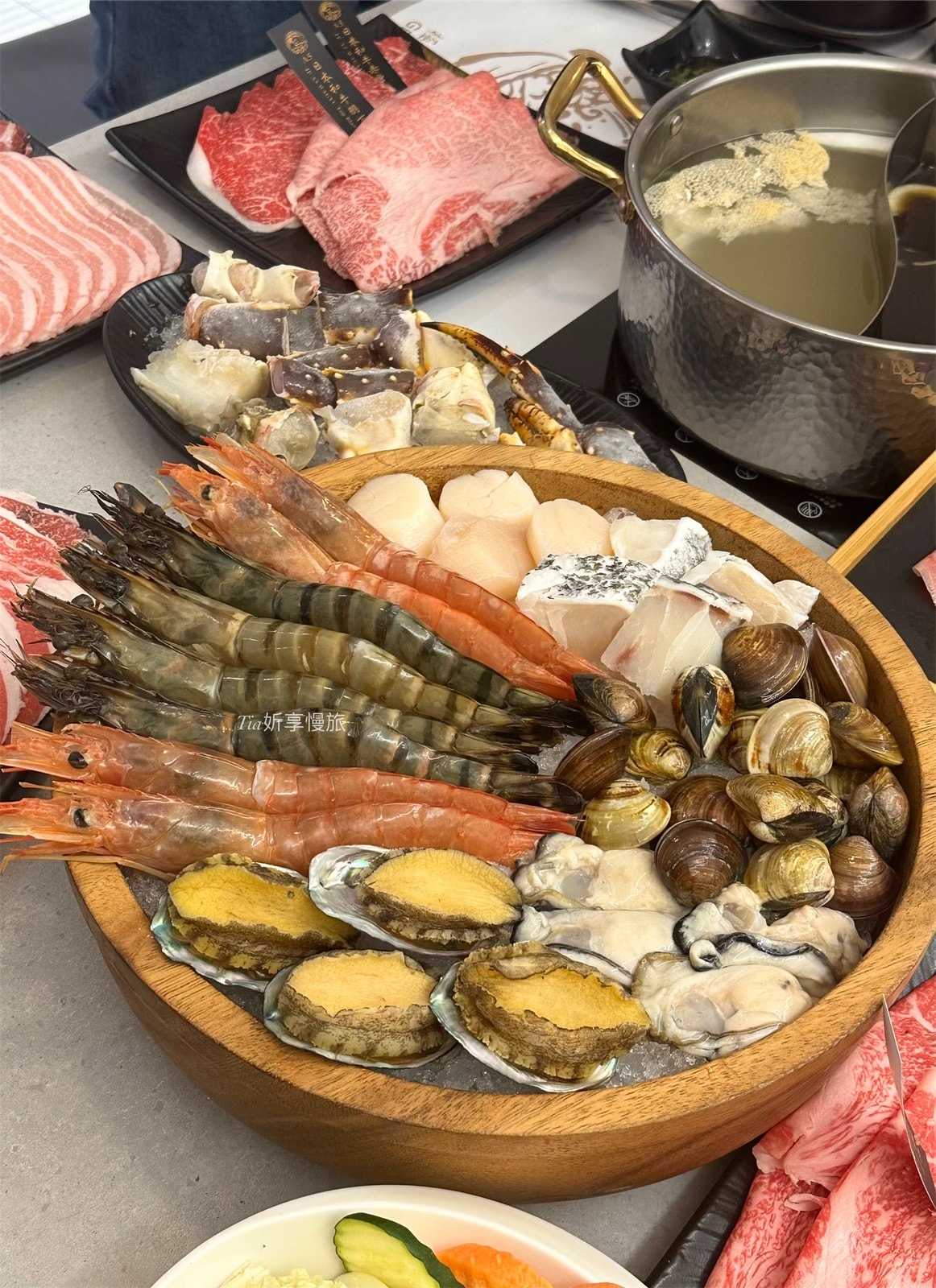 極鶴和牛鍋物 仁愛旗艦店｜台北大安區和牛火鍋吃到飽，仁愛圓環A5和牛現點現切，近百種食材任吃！