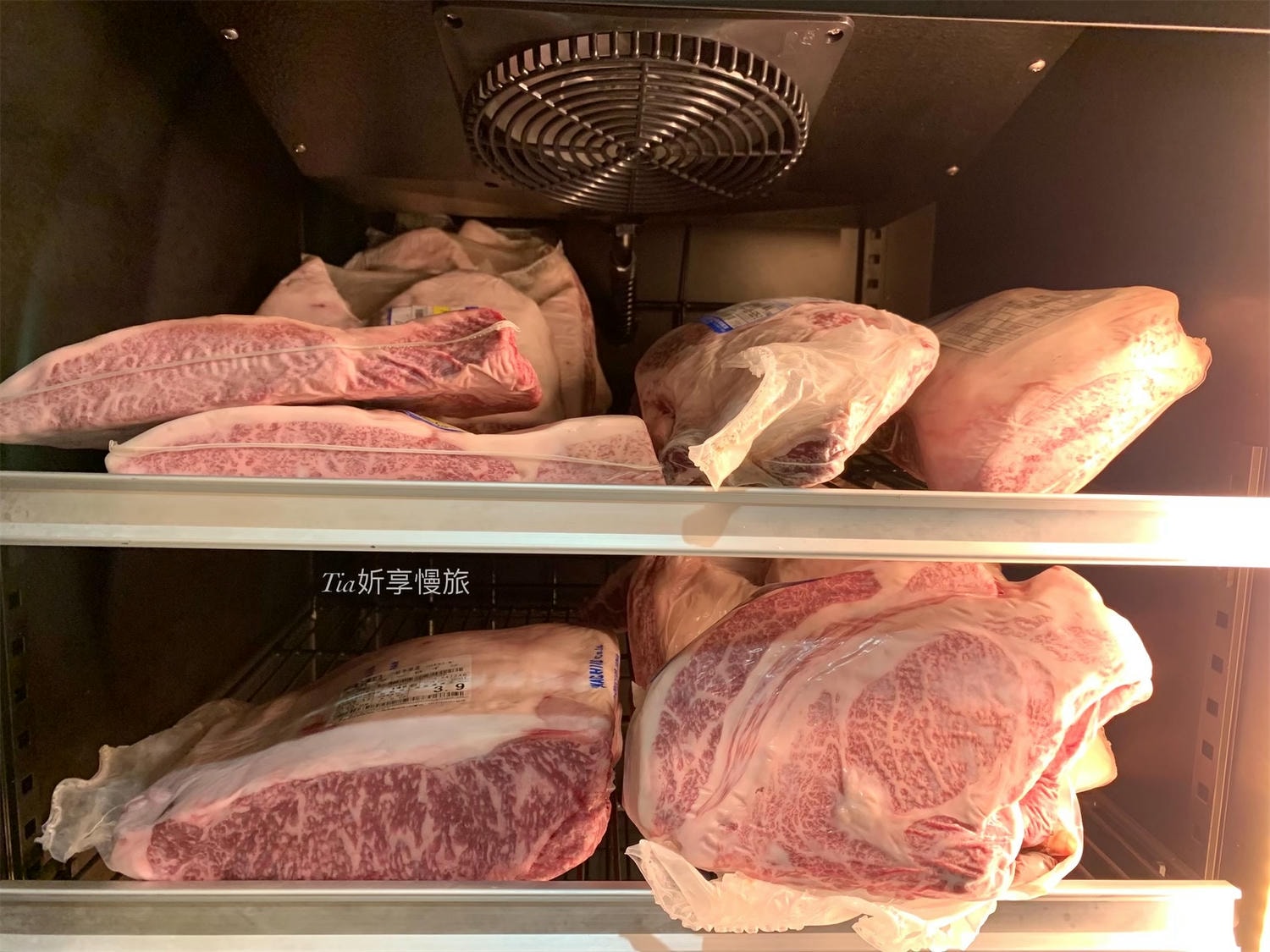 極鶴和牛鍋物 仁愛旗艦店｜台北大安區和牛火鍋吃到飽，仁愛圓環A5和牛現點現切，近百種食材任吃！