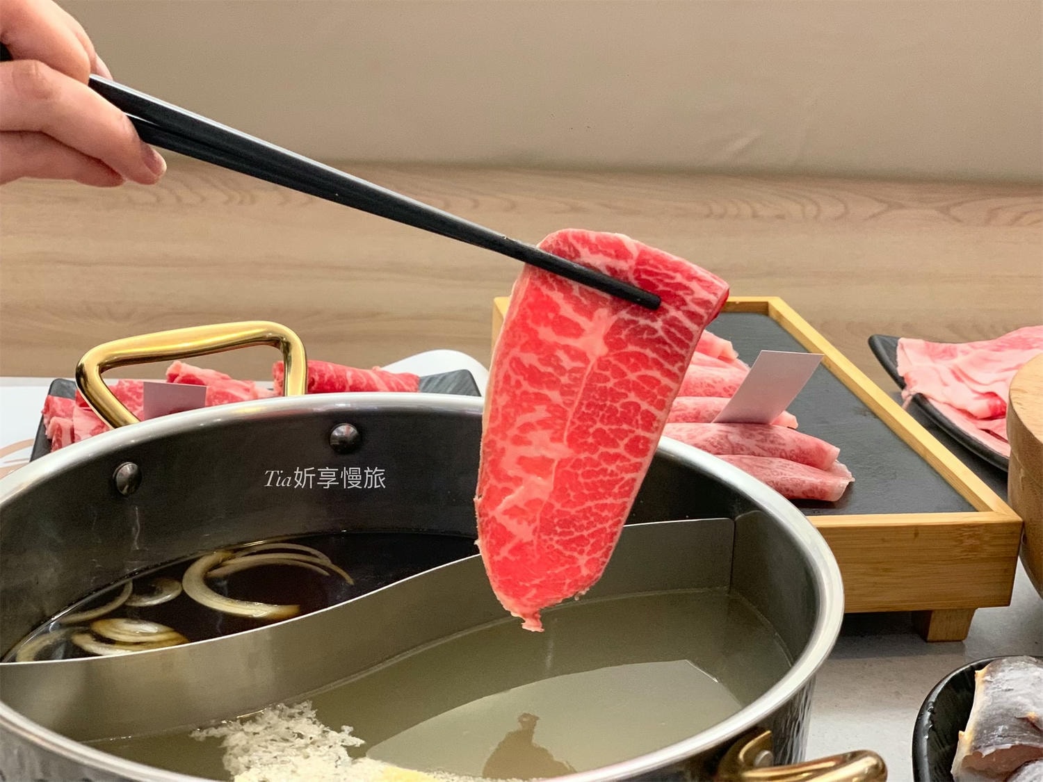 極鶴和牛鍋物 仁愛旗艦店｜台北大安區和牛火鍋吃到飽，仁愛圓環A5和牛現點現切，近百種食材任吃！