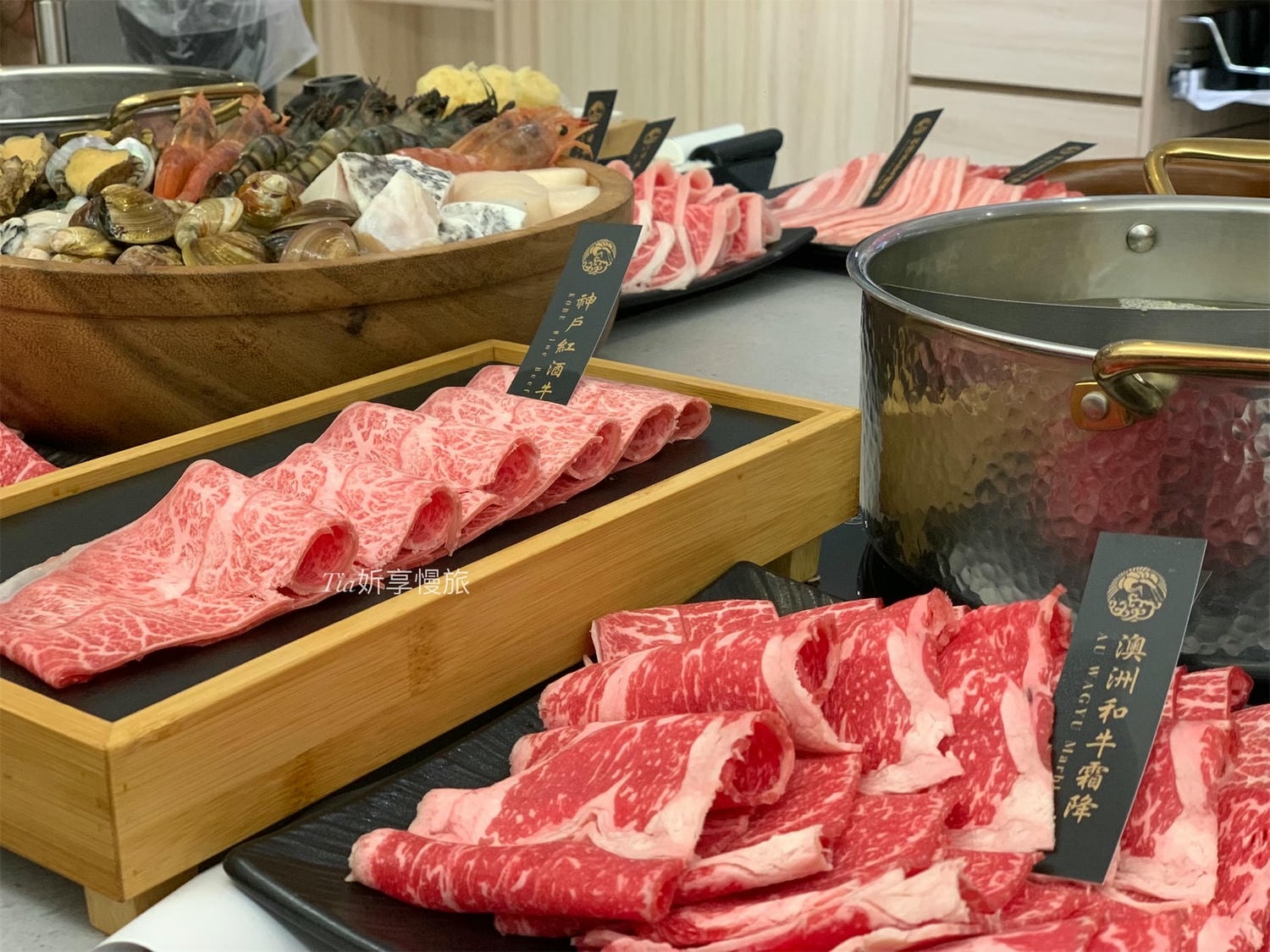 極鶴和牛鍋物 仁愛旗艦店｜台北大安區和牛火鍋吃到飽，仁愛圓環A5和牛現點現切，近百種食材任吃！