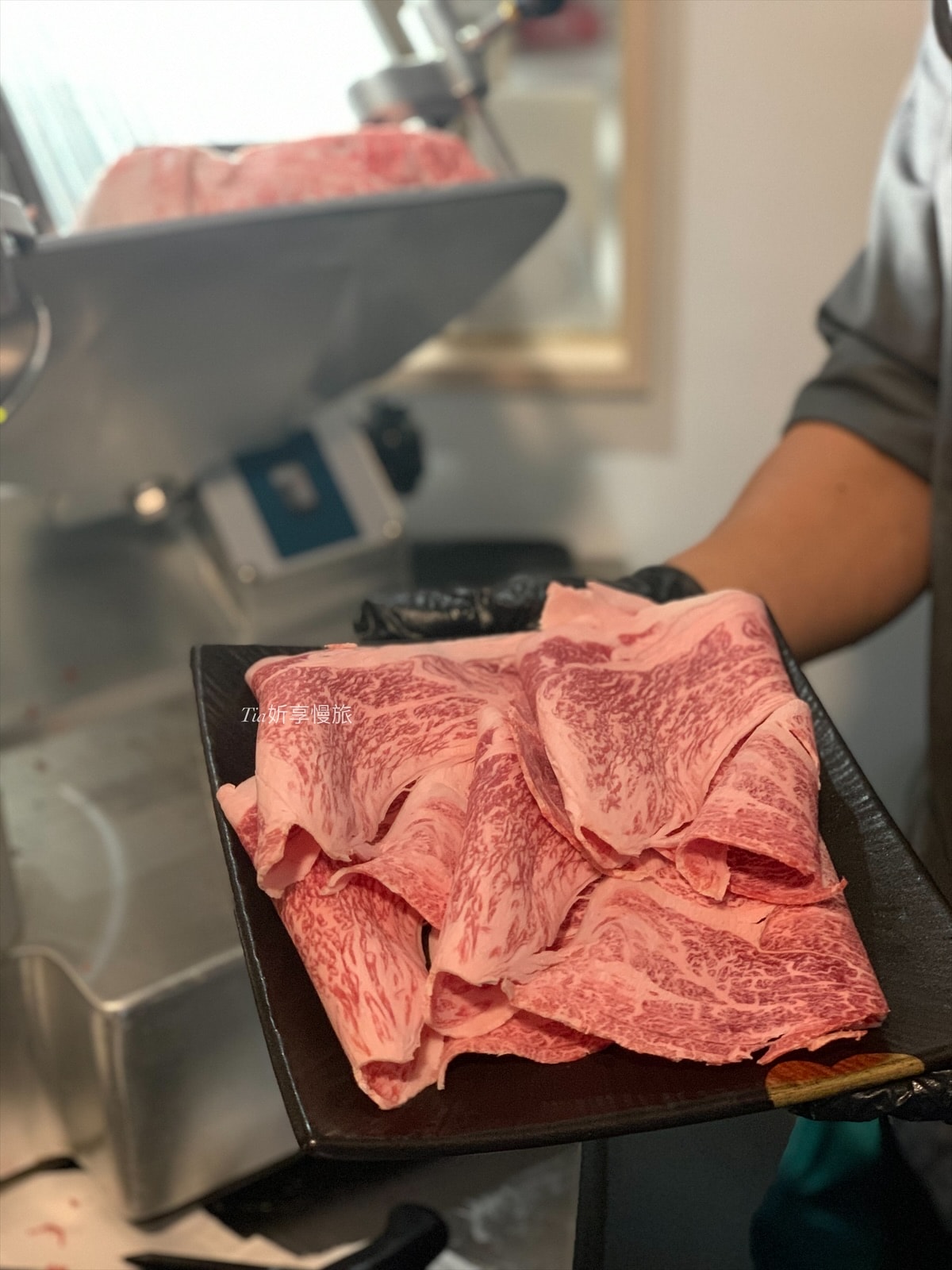 極鶴和牛鍋物 仁愛旗艦店｜台北大安區和牛火鍋吃到飽，仁愛圓環A5和牛現點現切，近百種食材任吃！