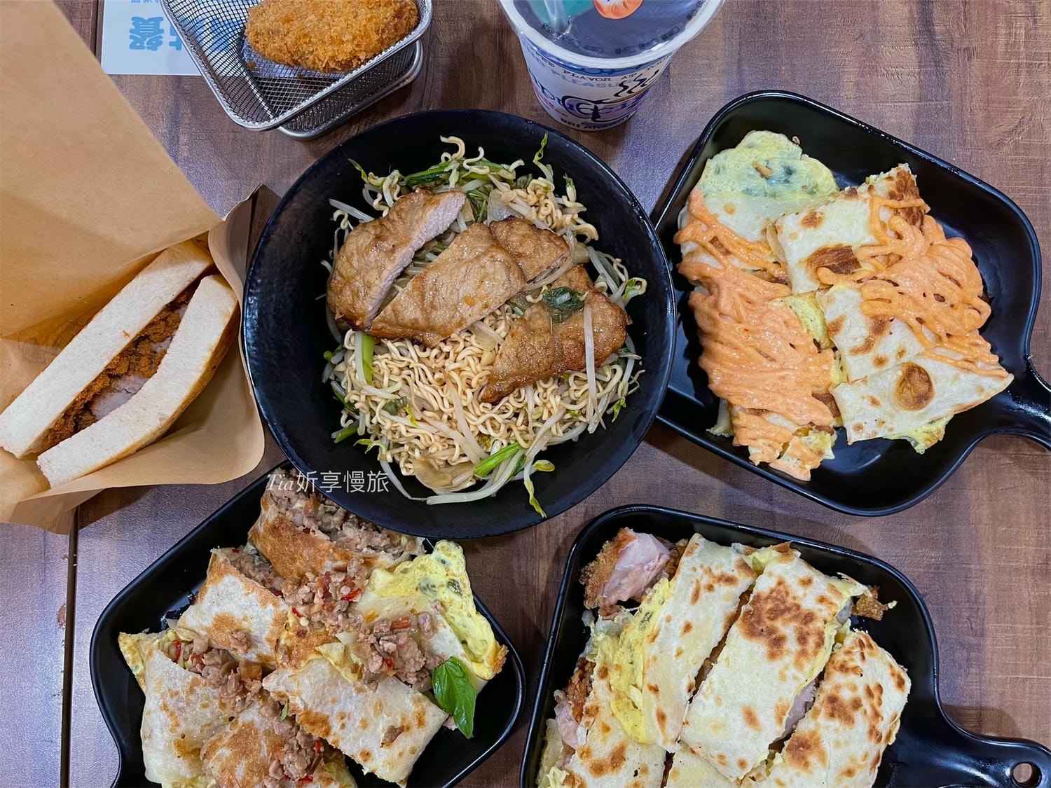 新店早午餐推薦|早安好食光X嘟比飯麵館 新店寵物友善餐廳,排骨炒泡麵、炸雞蛋餅等特色菜單 - 第9張圖 新店早午餐推薦|早安好食光X嘟比飯麵館 新店寵物友善餐廳,排骨炒泡麵、炸雞蛋餅等特色菜單