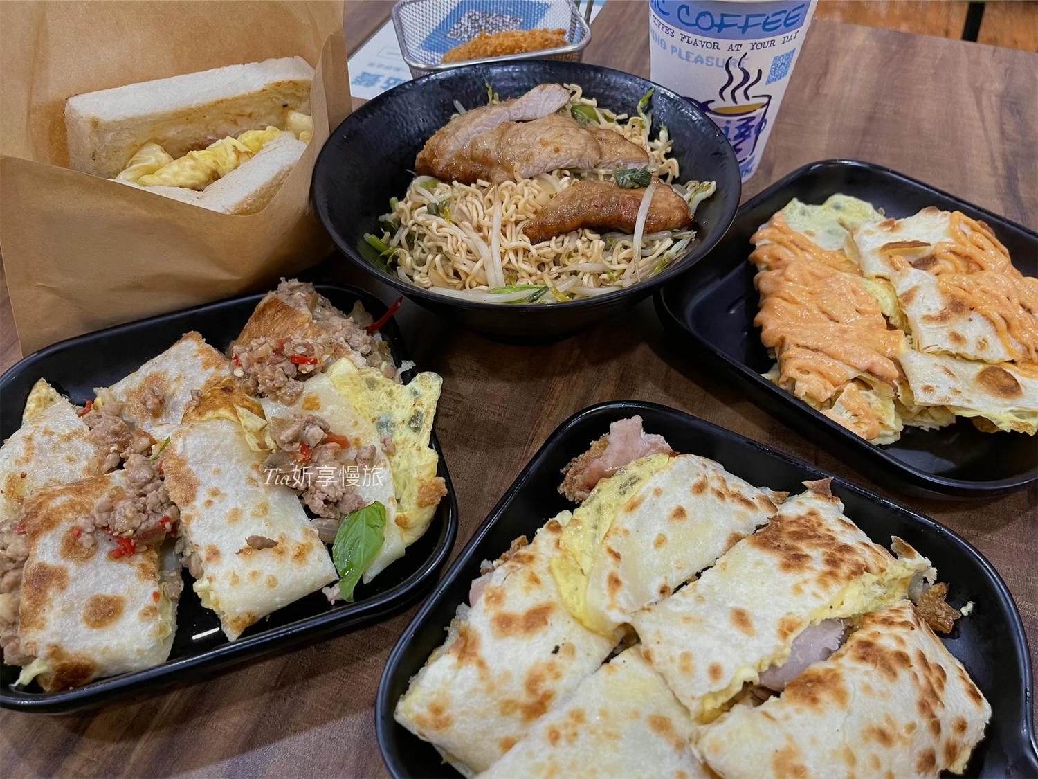 新店早午餐推薦|早安好食光X嘟比飯麵館 新店寵物友善餐廳,排骨炒泡麵、炸雞蛋餅等特色菜單 - 第10張圖 新店早午餐推薦|早安好食光X嘟比飯麵館 新店寵物友善餐廳,排骨炒泡麵、炸雞蛋餅等特色菜單