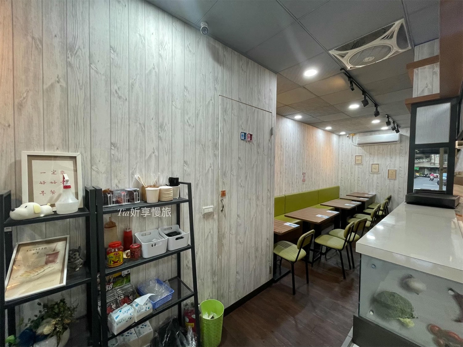 新店早午餐推薦|早安好食光X嘟比飯麵館 新店寵物友善餐廳,排骨炒泡麵、炸雞蛋餅等特色菜單 - 第5張圖 新店早午餐推薦|早安好食光X嘟比飯麵館 新店寵物友善餐廳,排骨炒泡麵、炸雞蛋餅等特色菜單