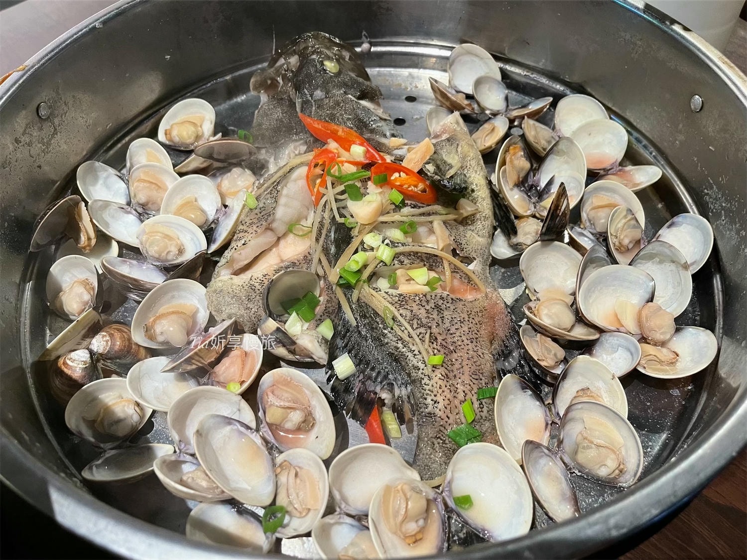 宜蘭韓式料理|韓雞村吃一隻雞火鍋、蒸海鮮大餐,還有免費韓服體驗! - 第17張圖 宜蘭韓式料理|韓雞村吃一隻雞火鍋、蒸海鮮大餐,還有免費韓服體驗!