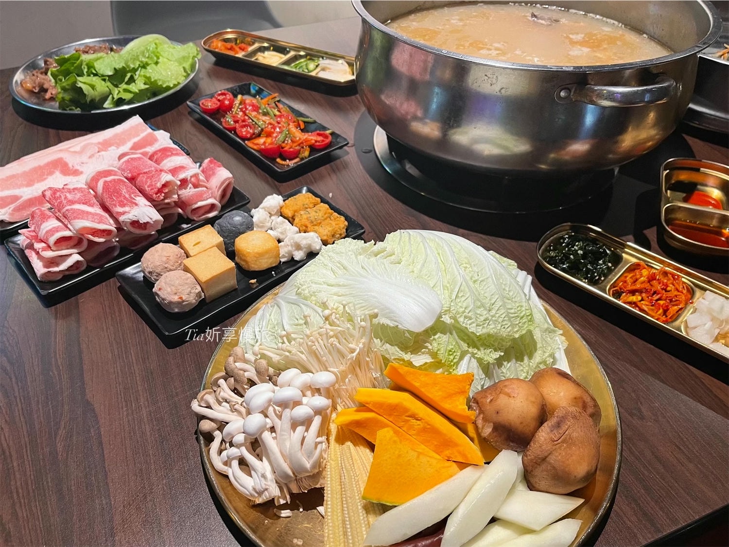 宜蘭韓式料理|韓雞村吃一隻雞火鍋、蒸海鮮大餐,還有免費韓服體驗! - 第21張圖 宜蘭韓式料理|韓雞村吃一隻雞火鍋、蒸海鮮大餐,還有免費韓服體驗!
